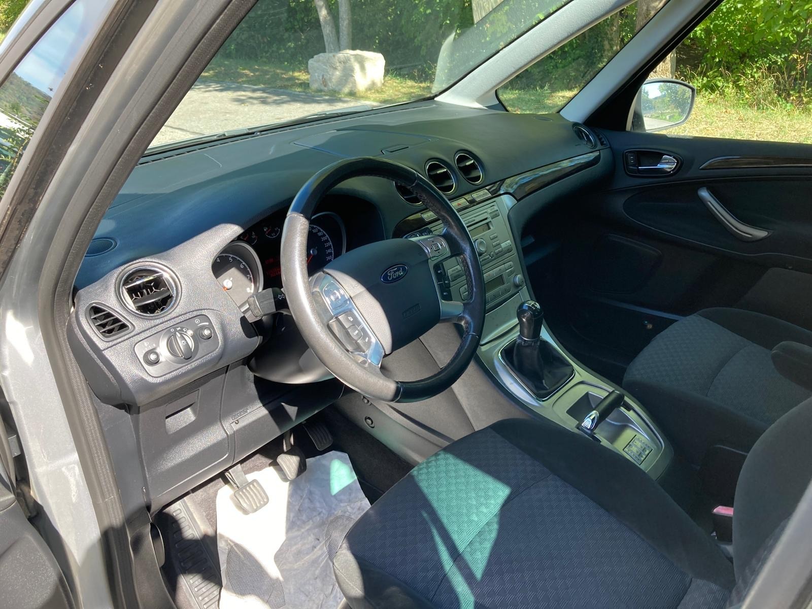 FORD Galaxy 2.0i Ghia-image-10