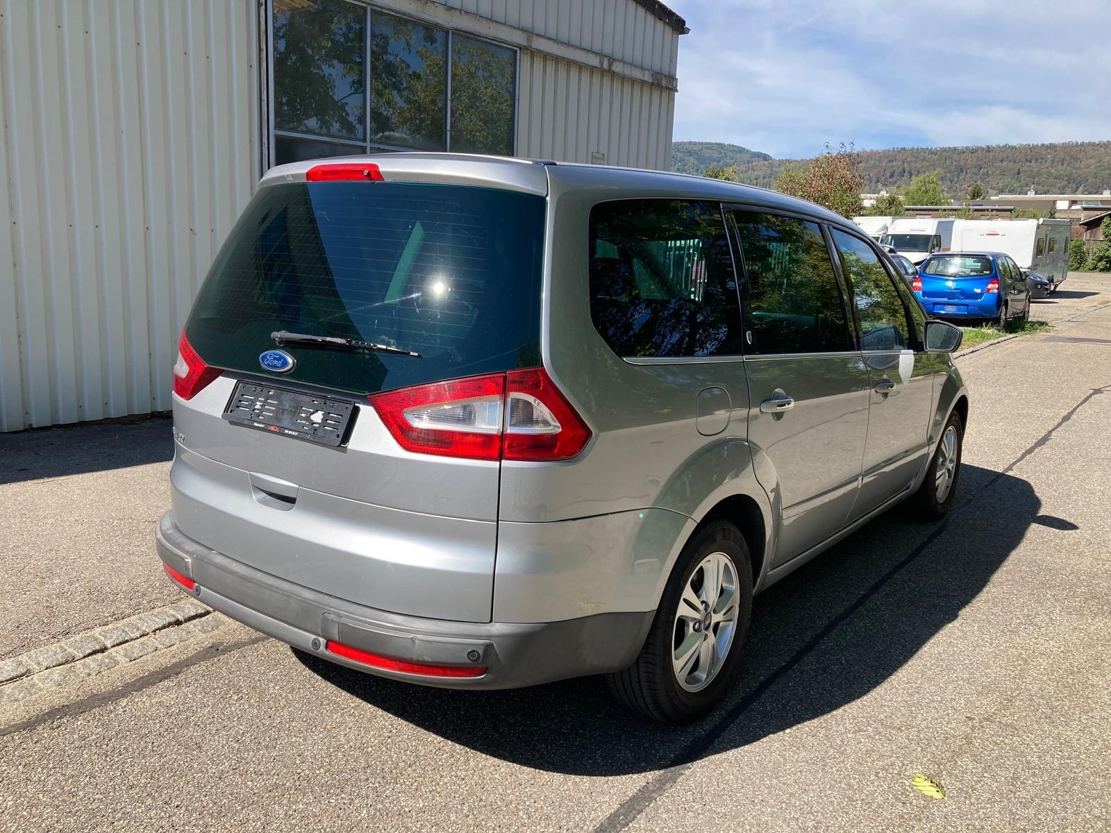 FORD Galaxy 2.0i Ghia-image-4