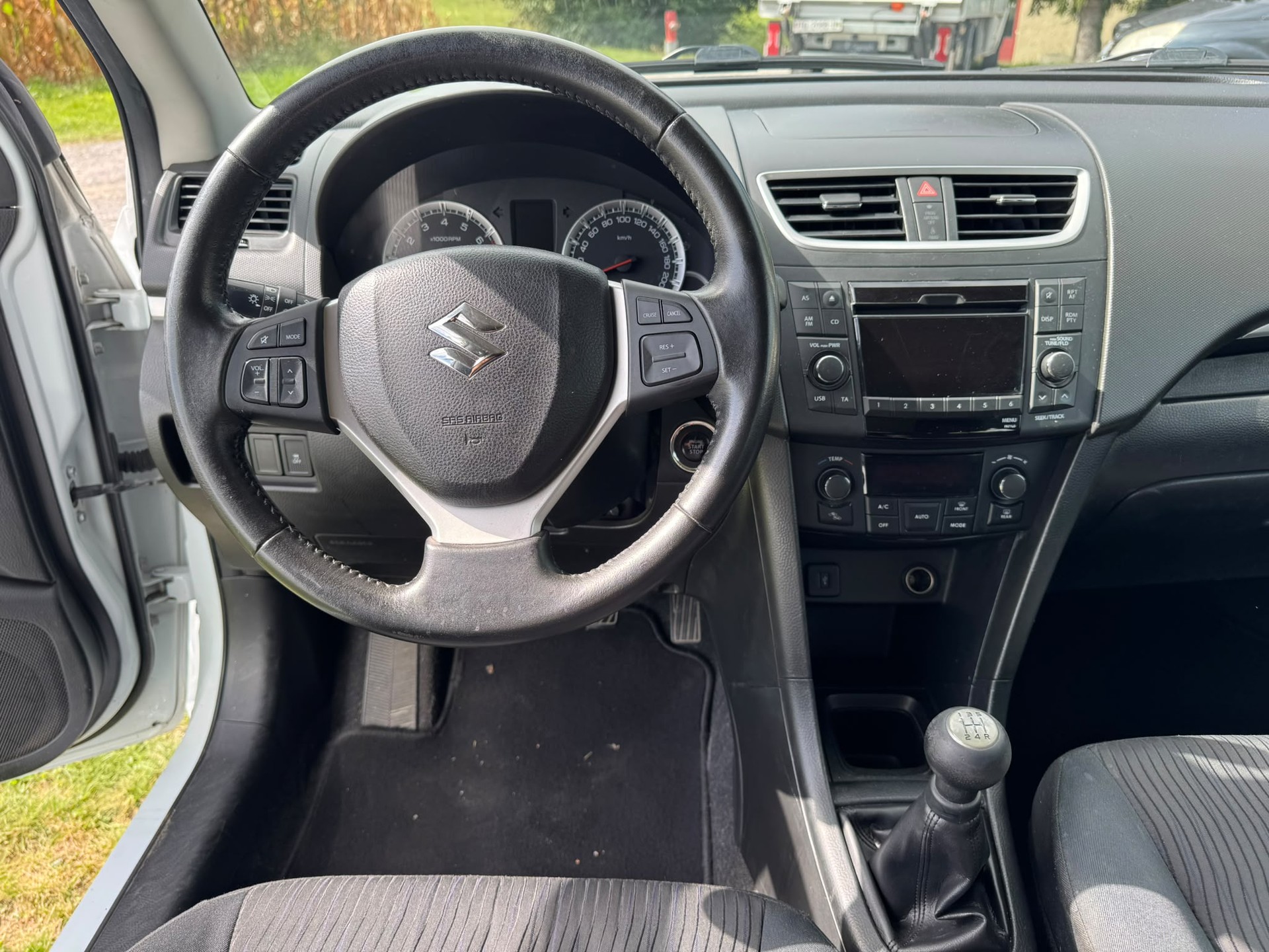 SUZUKI Swift 1.2i 16V GL Top 4x4-image-9