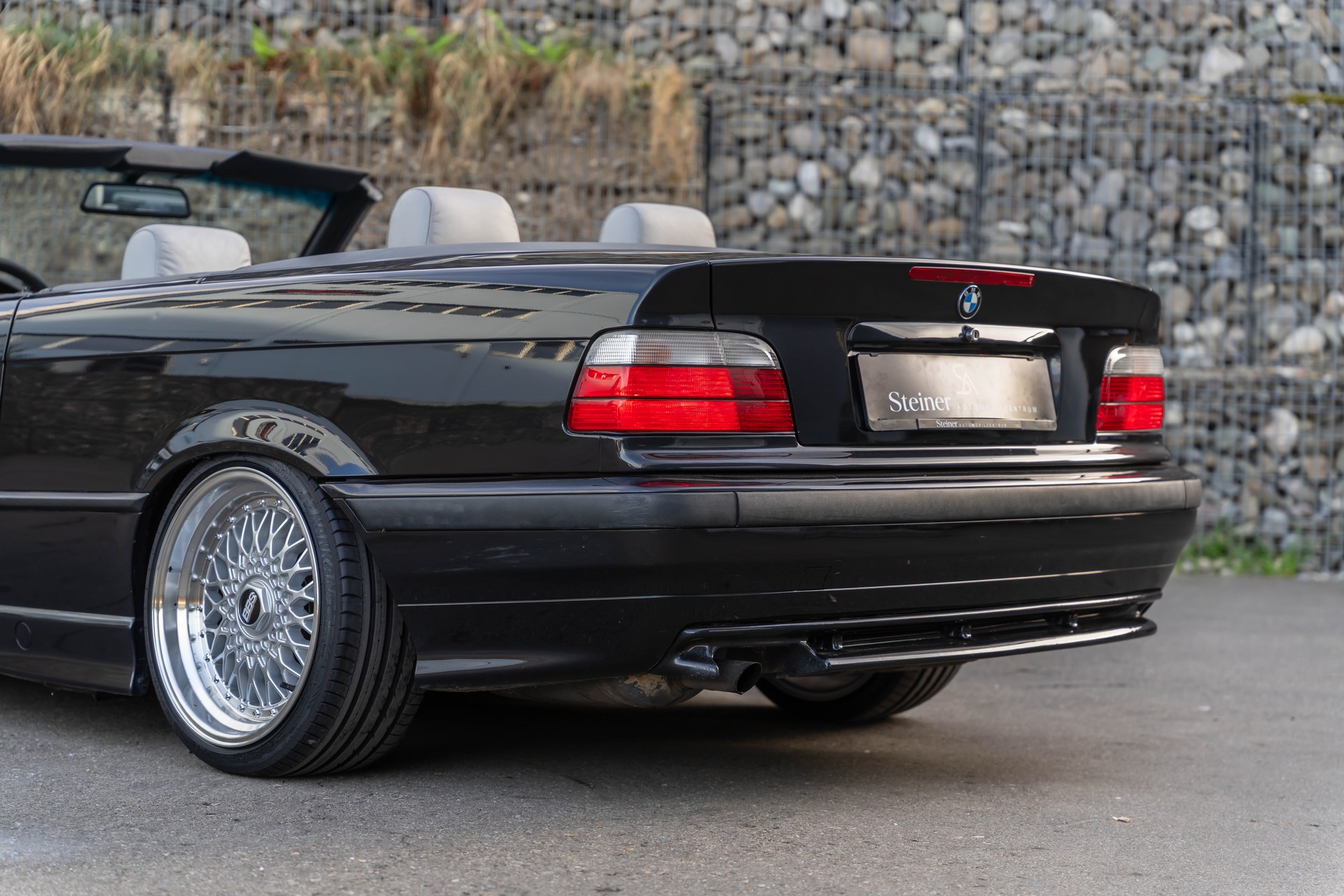 BMW 318i Cabrio M-Paket Facelift-image-8