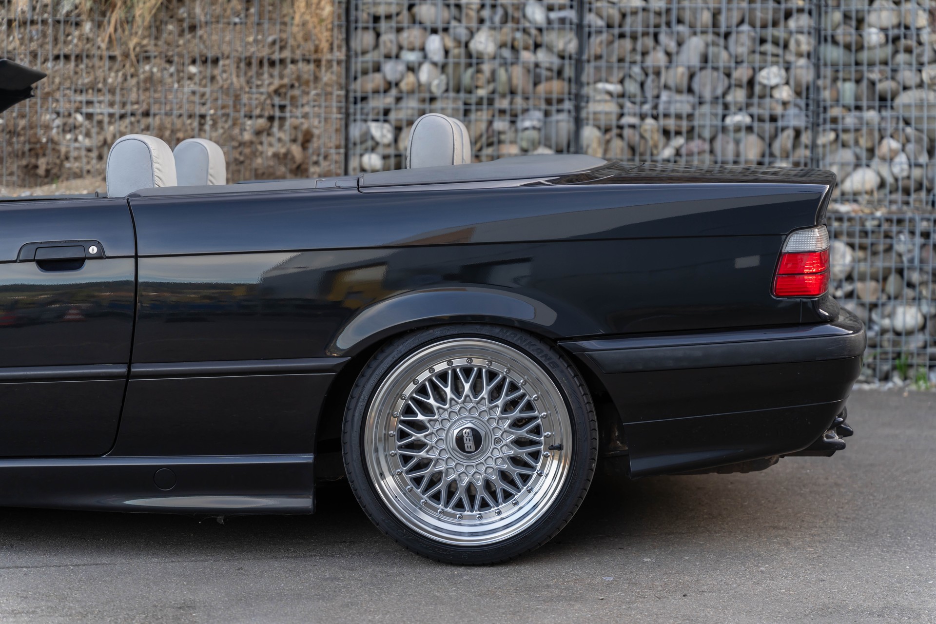 BMW 318i Cabrio M-Paket Facelift-image-6
