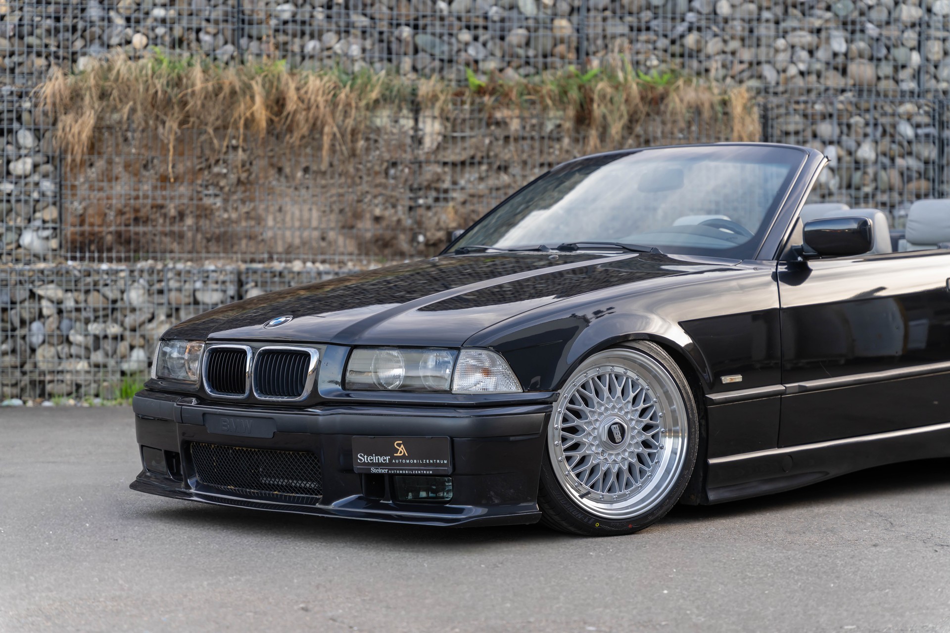 BMW 318i Cabrio M-Paket Facelift-image-1