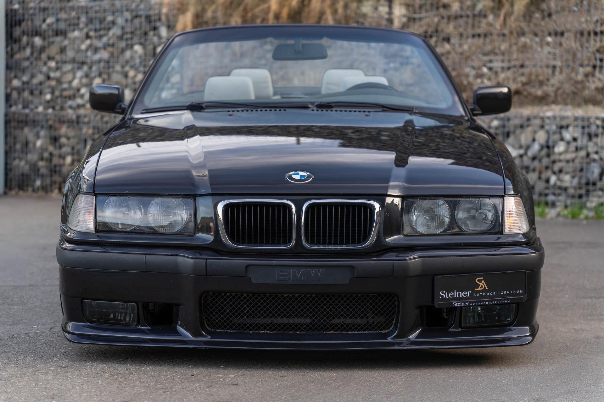 BMW 318i Cabrio M-Paket Facelift-image-14