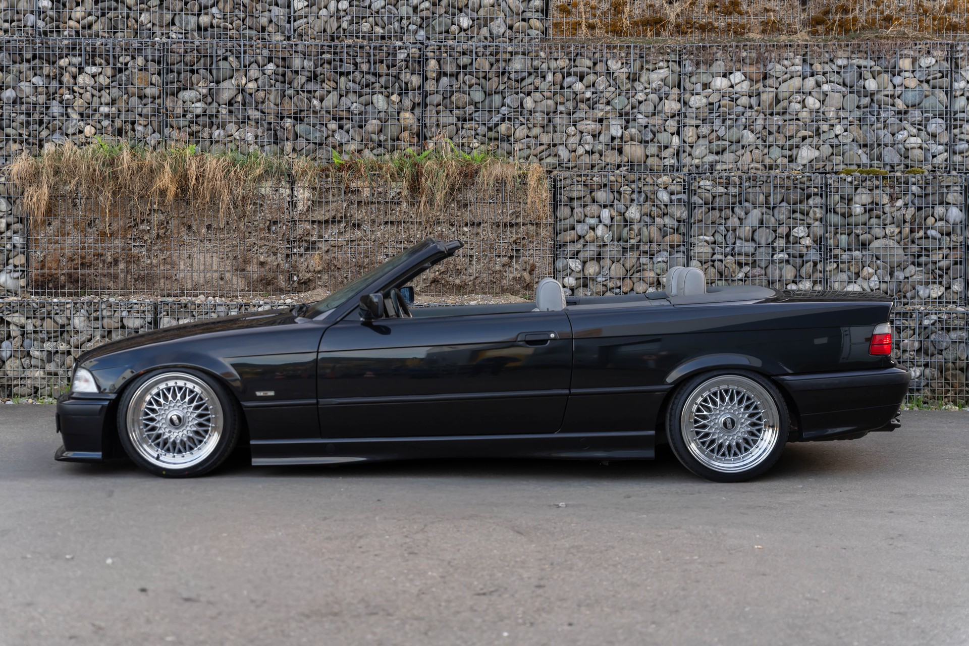 BMW 318i Cabrio M-Paket Facelift-image-3
