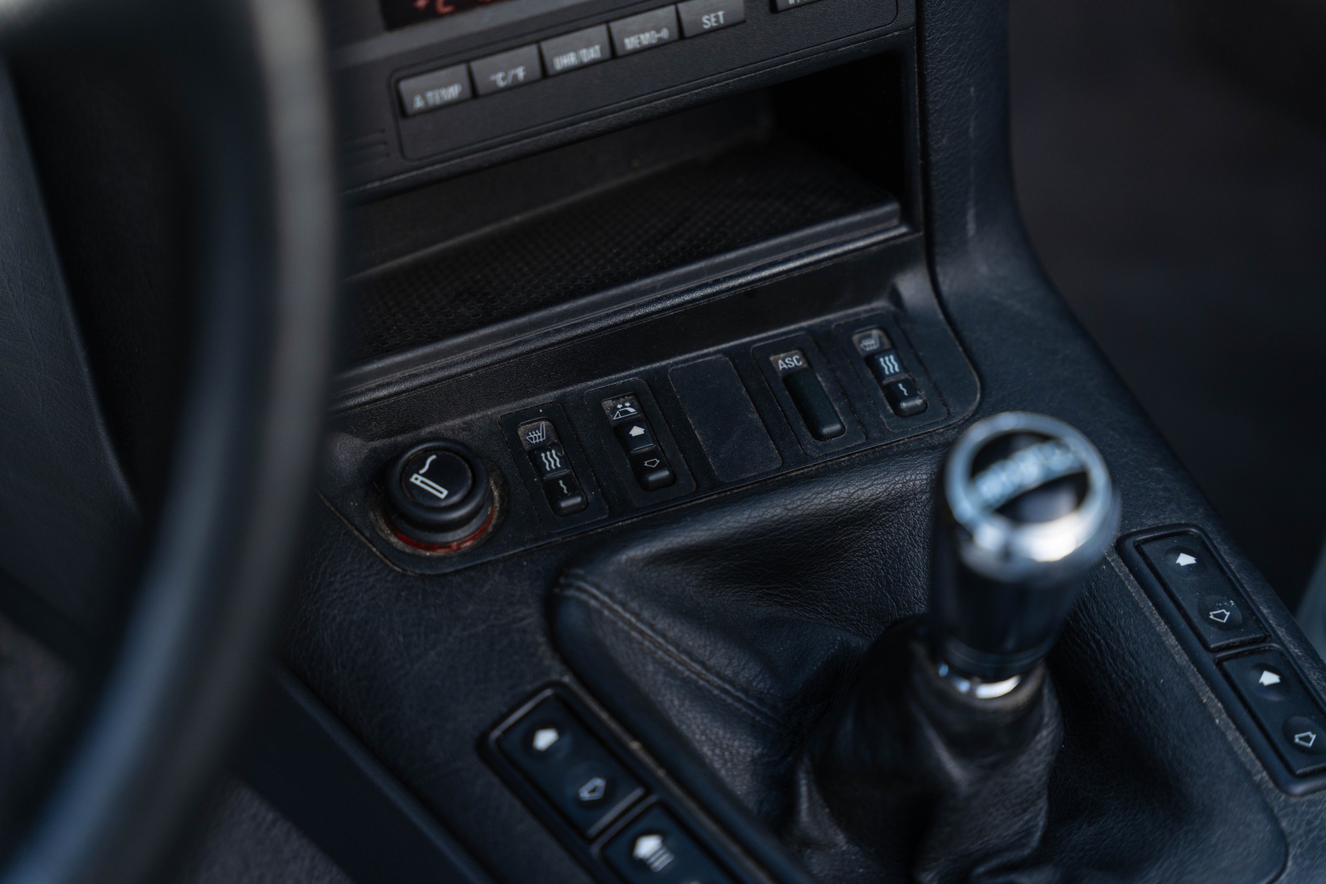 BMW 318i Cabrio M-Paket Facelift-image-18
