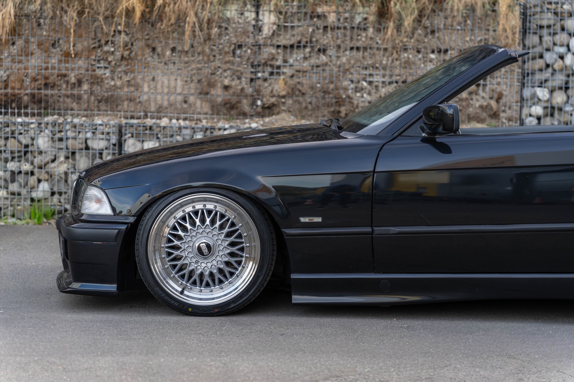 BMW 318i Cabrio M-Paket Facelift-image-4