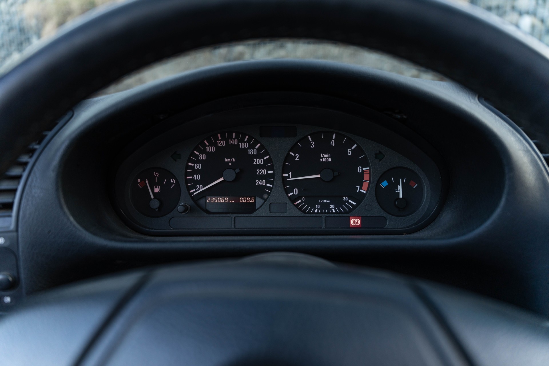 BMW 318i Cabrio M-Paket Facelift-image-17