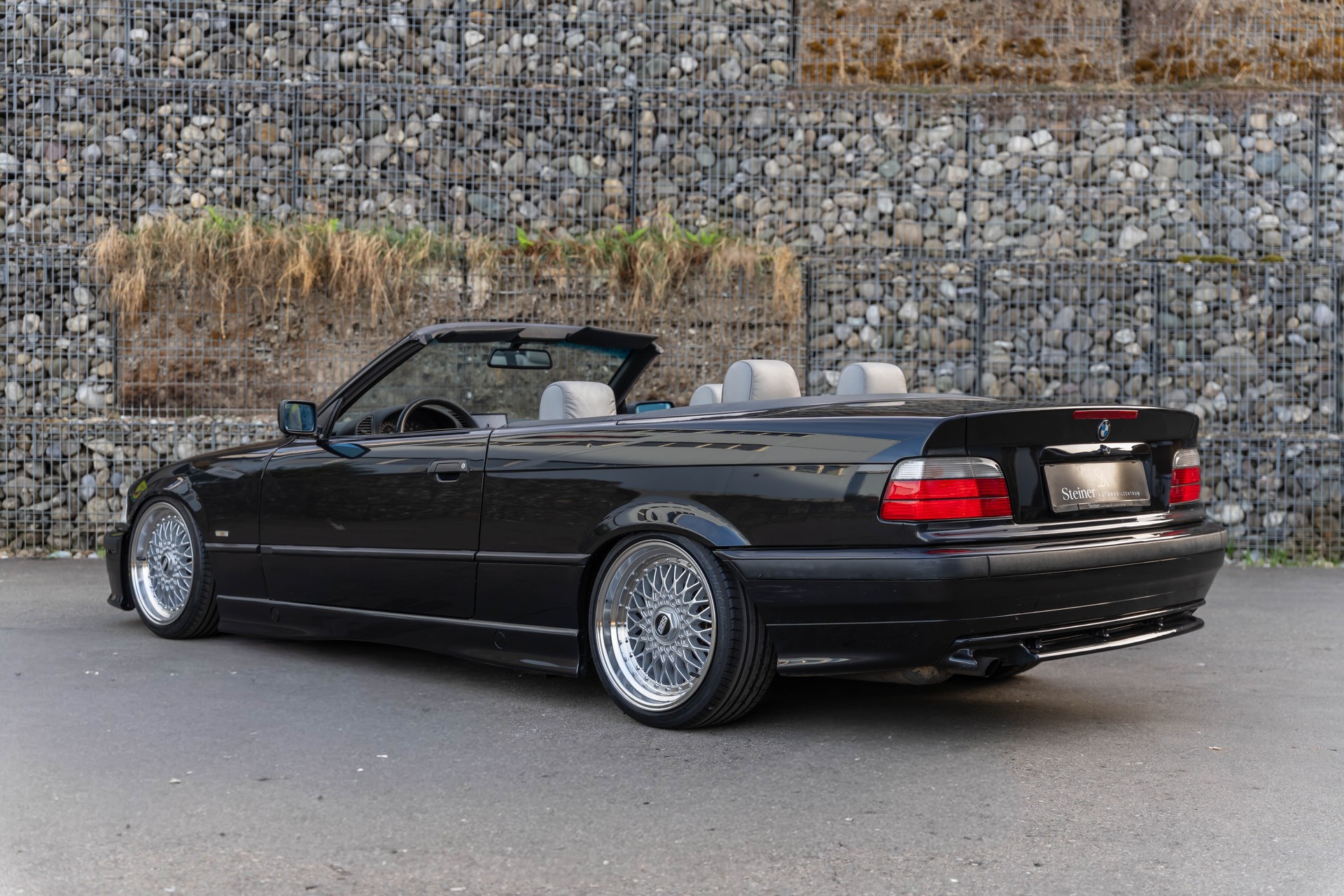 BMW 318i Cabrio M-Paket Facelift-image-7