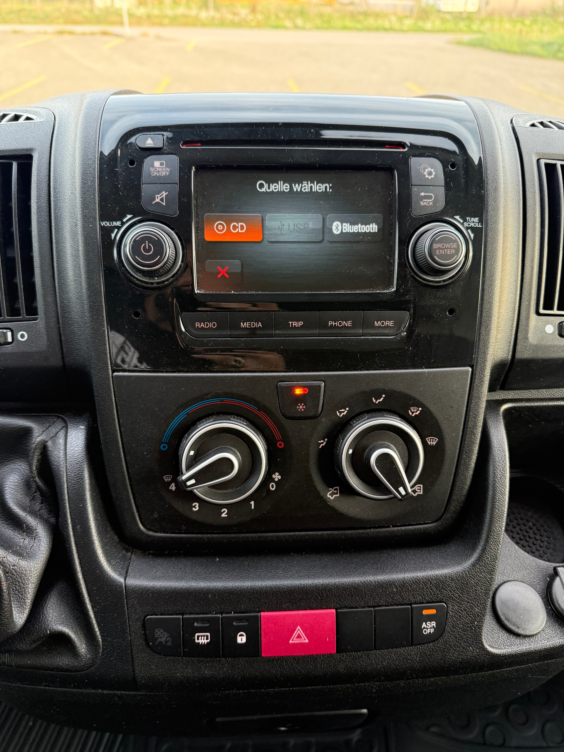 PEUGEOT Boxer 2.0 HDI 335 Active L2H2-image-9