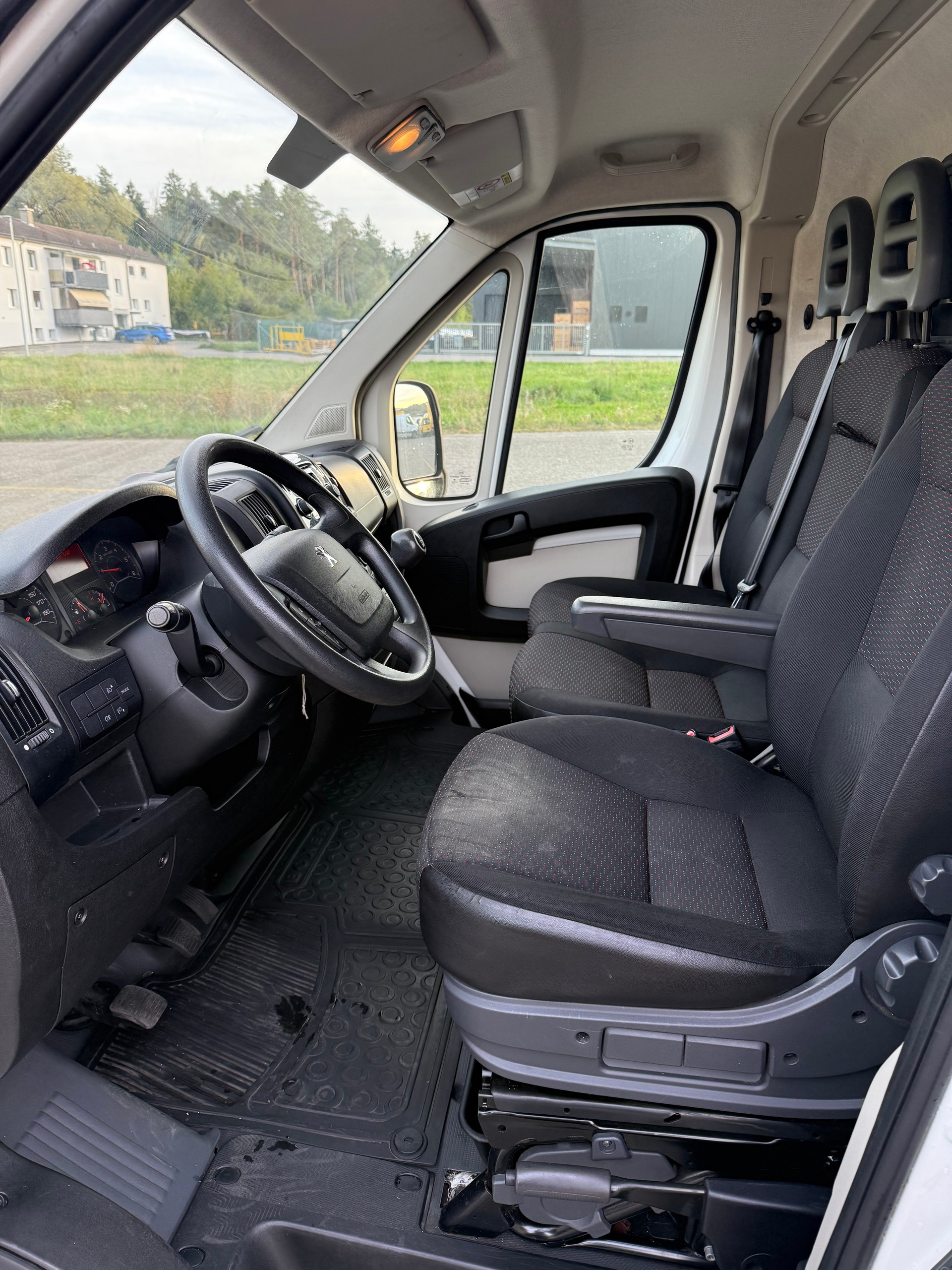 PEUGEOT Boxer 2.0 HDI 335 Active L2H2-image-10