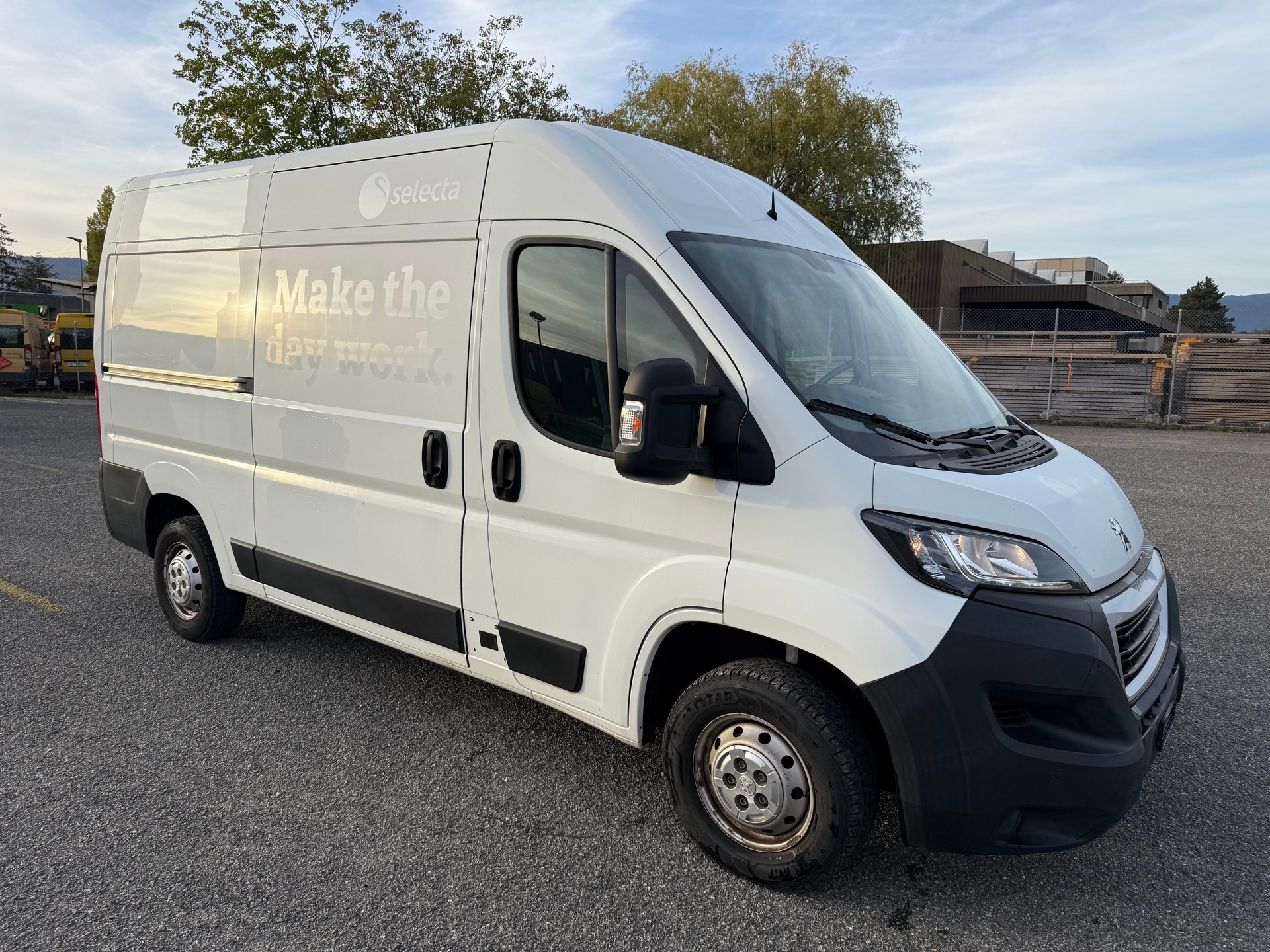 PEUGEOT Boxer 2.0 HDI 335 Active L2H2-image-1