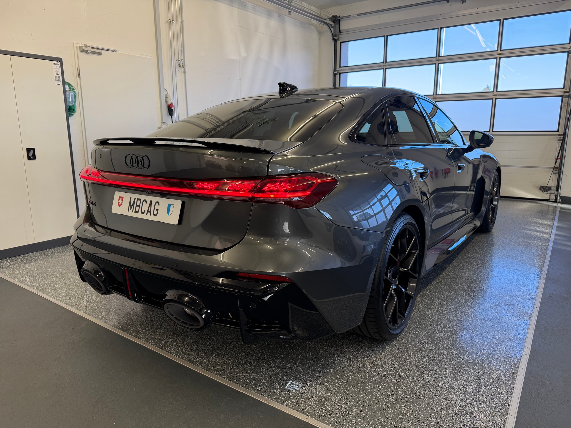 AUDI RS 5 Limousine, CH Typenschein, V-Max Anhebung, Tech pro Paket, Head up Display, OLED-image-9