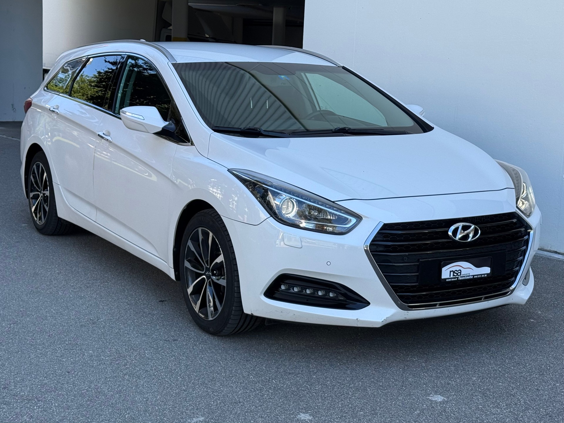 HYUNDAI i40 Wagon 1.7 CRDI Vertex Automatic-image-2