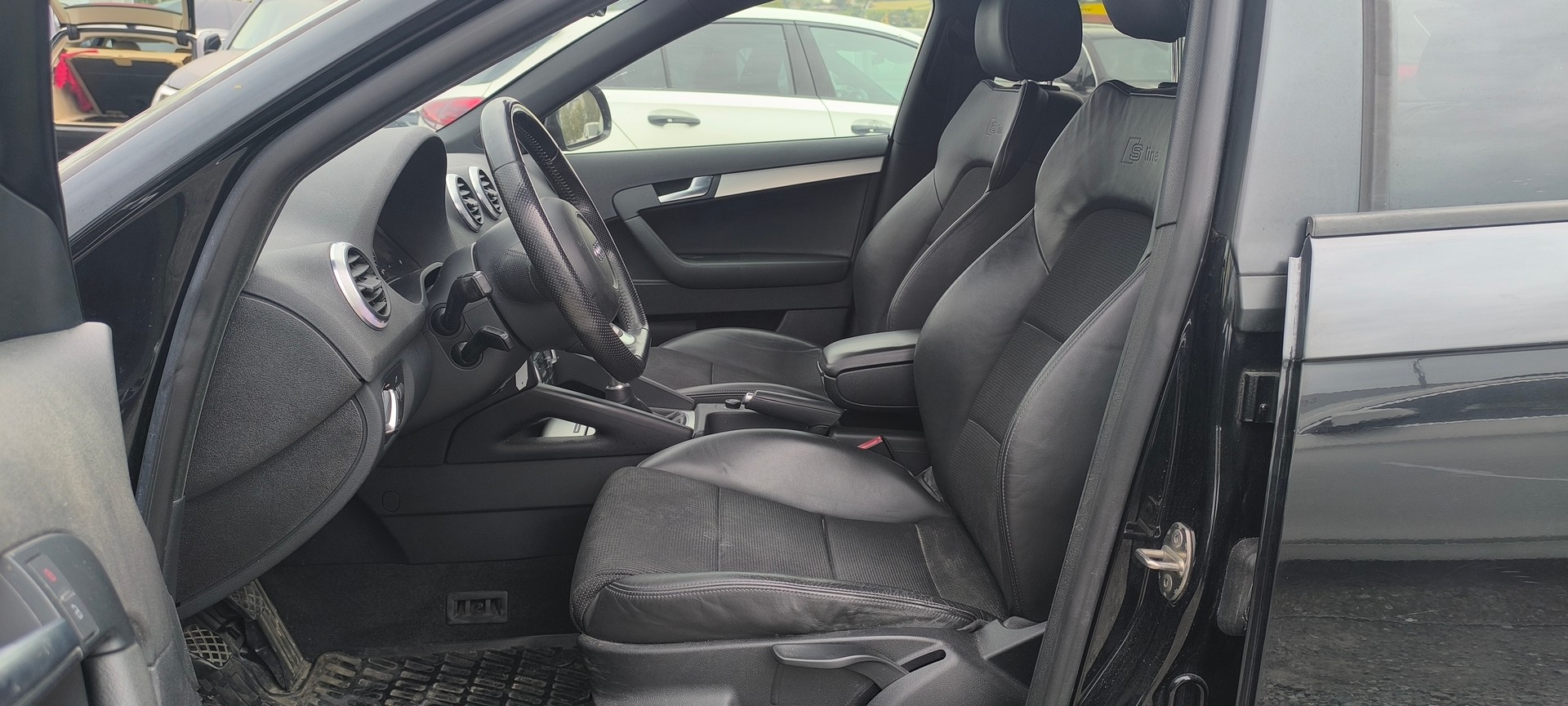 AUDI A3 Sportback 2.0 TDI S-line Attraction quattro-image-9