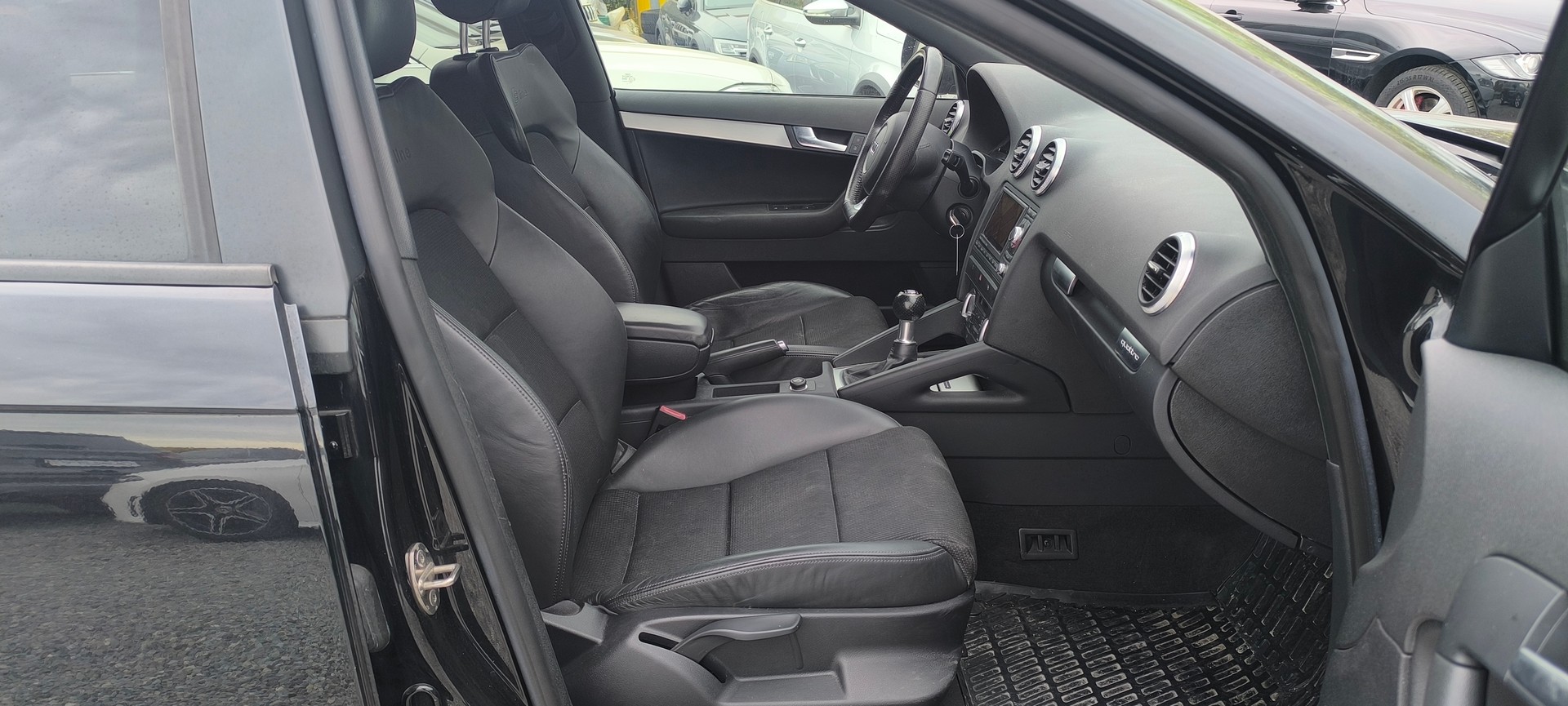 AUDI A3 Sportback 2.0 TDI S-line Attraction quattro-image-12