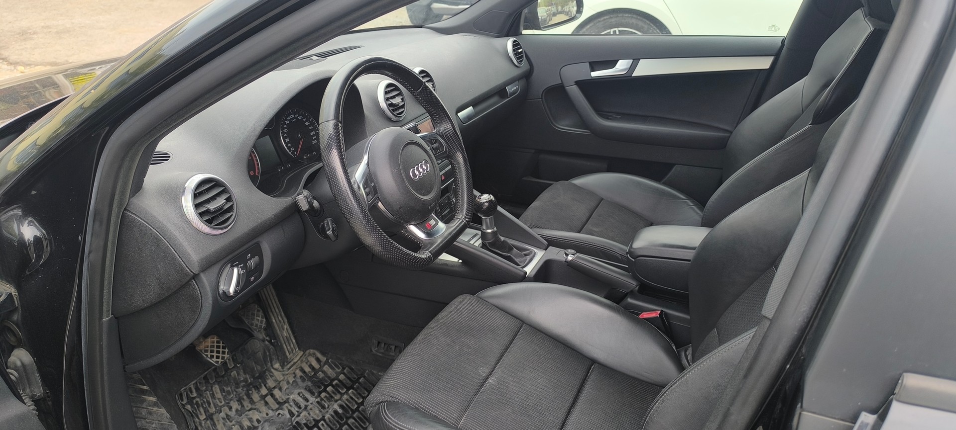 AUDI A3 Sportback 2.0 TDI S-line Attraction quattro-image-10
