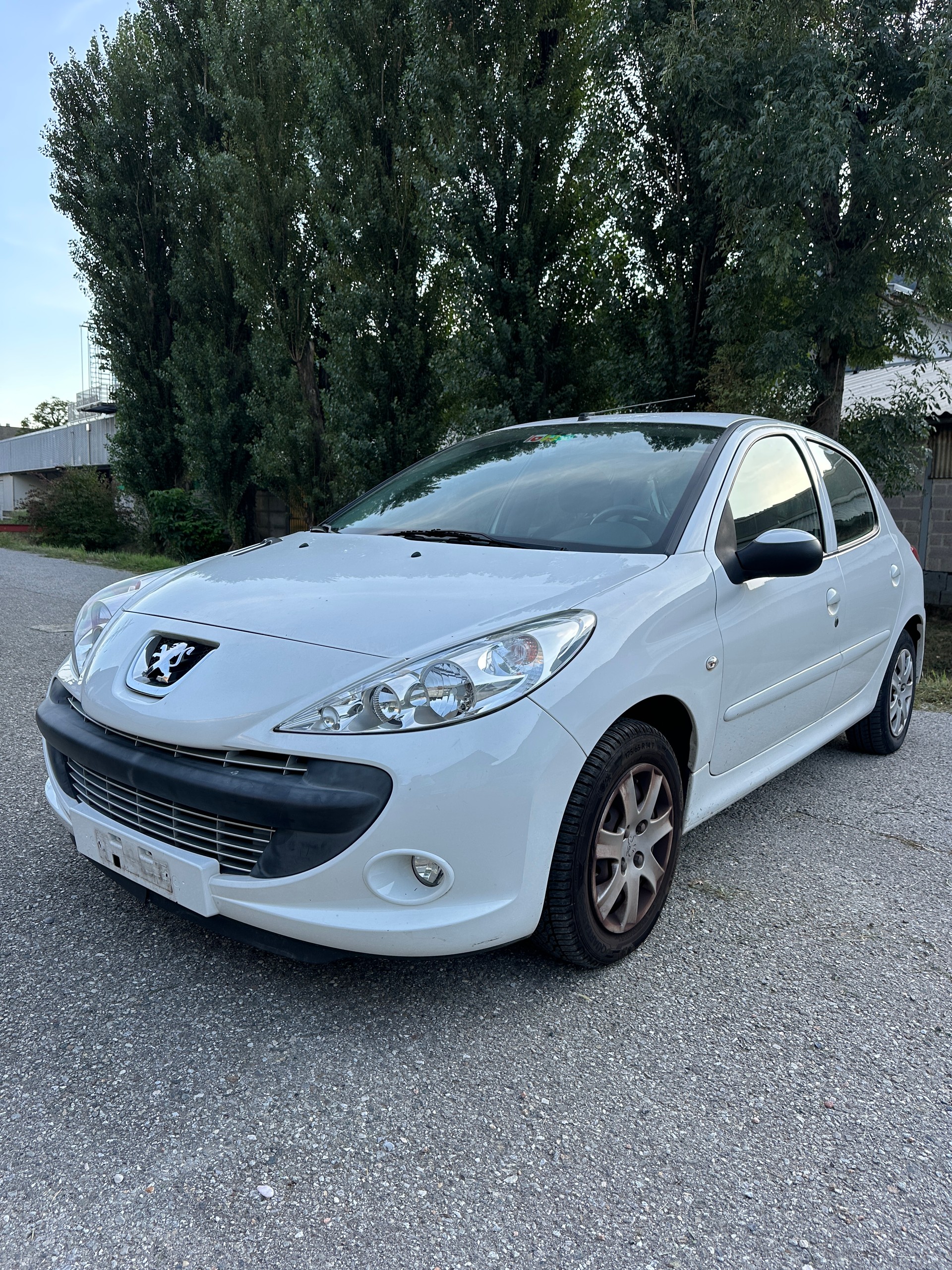 PEUGEOT 206+ 1.4 Trendy-image-0