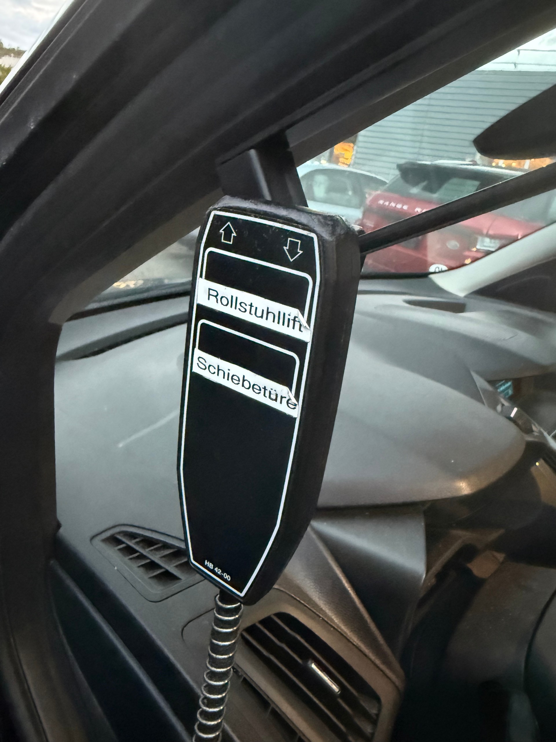 FORD Tourneo Connect 1.5 TDCi Titanium Powershift-image-12
