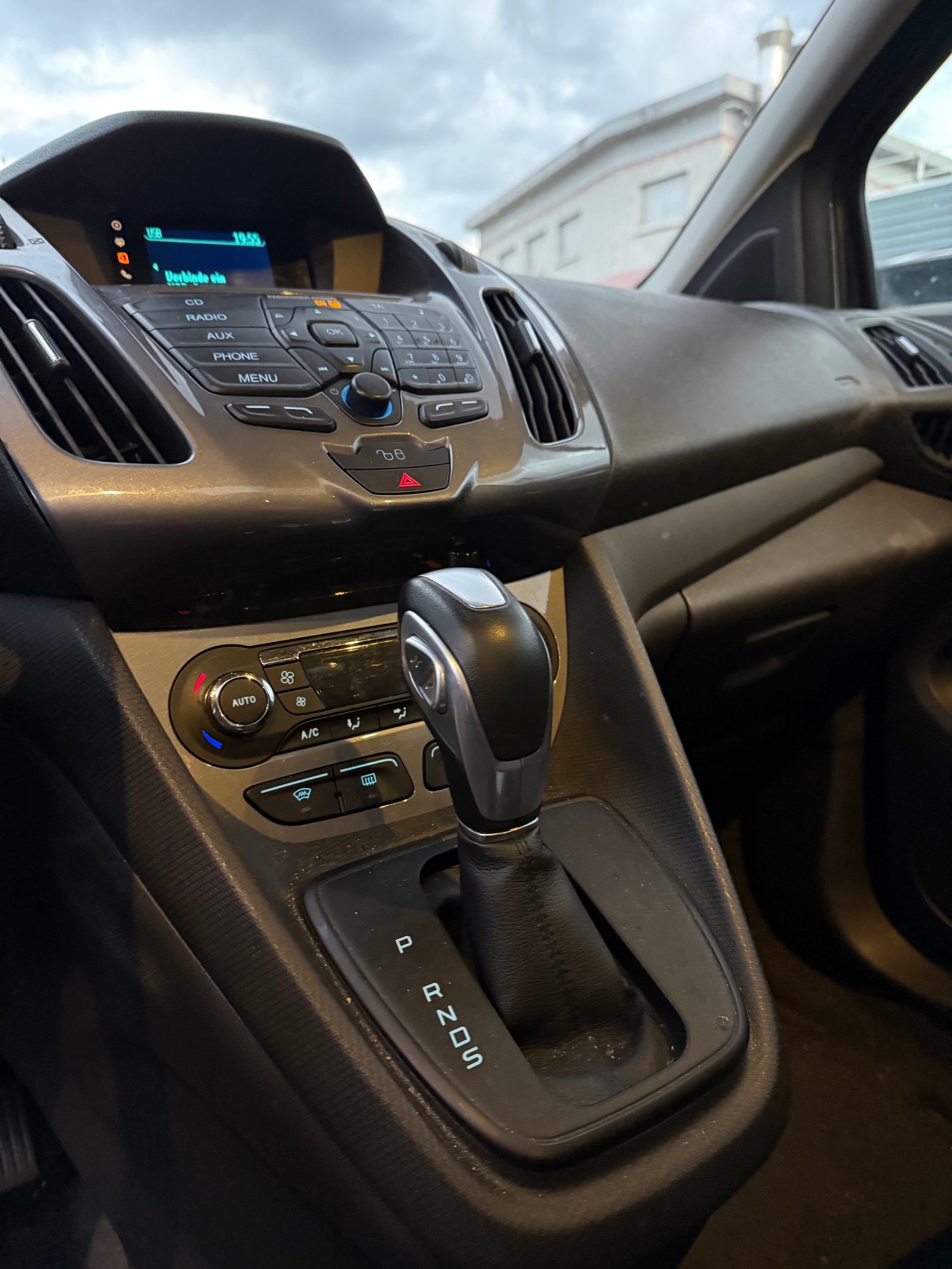 FORD Tourneo Connect 1.5 TDCi Titanium Powershift-image-13