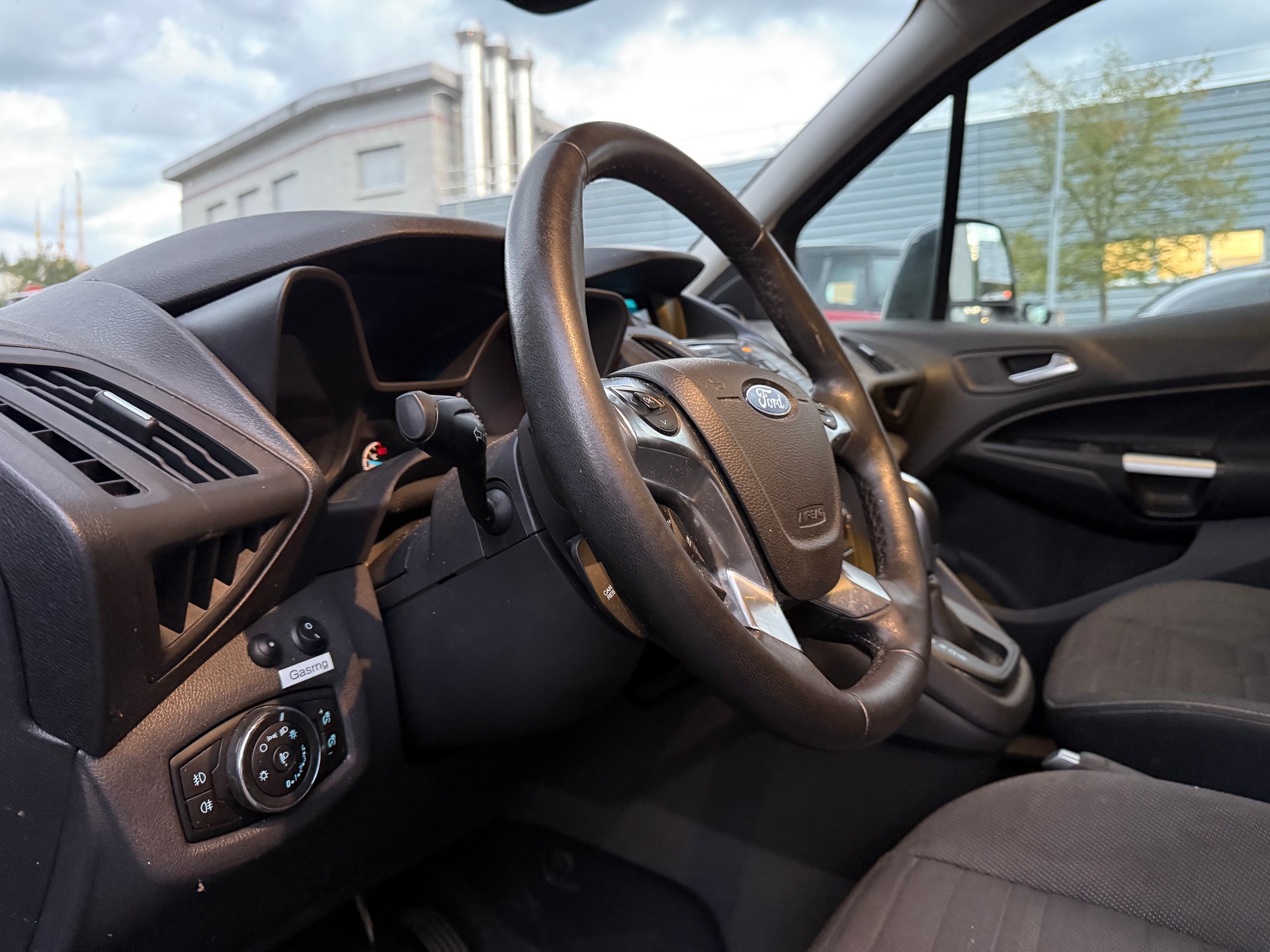 FORD Tourneo Connect 1.5 TDCi Titanium Powershift-image-10