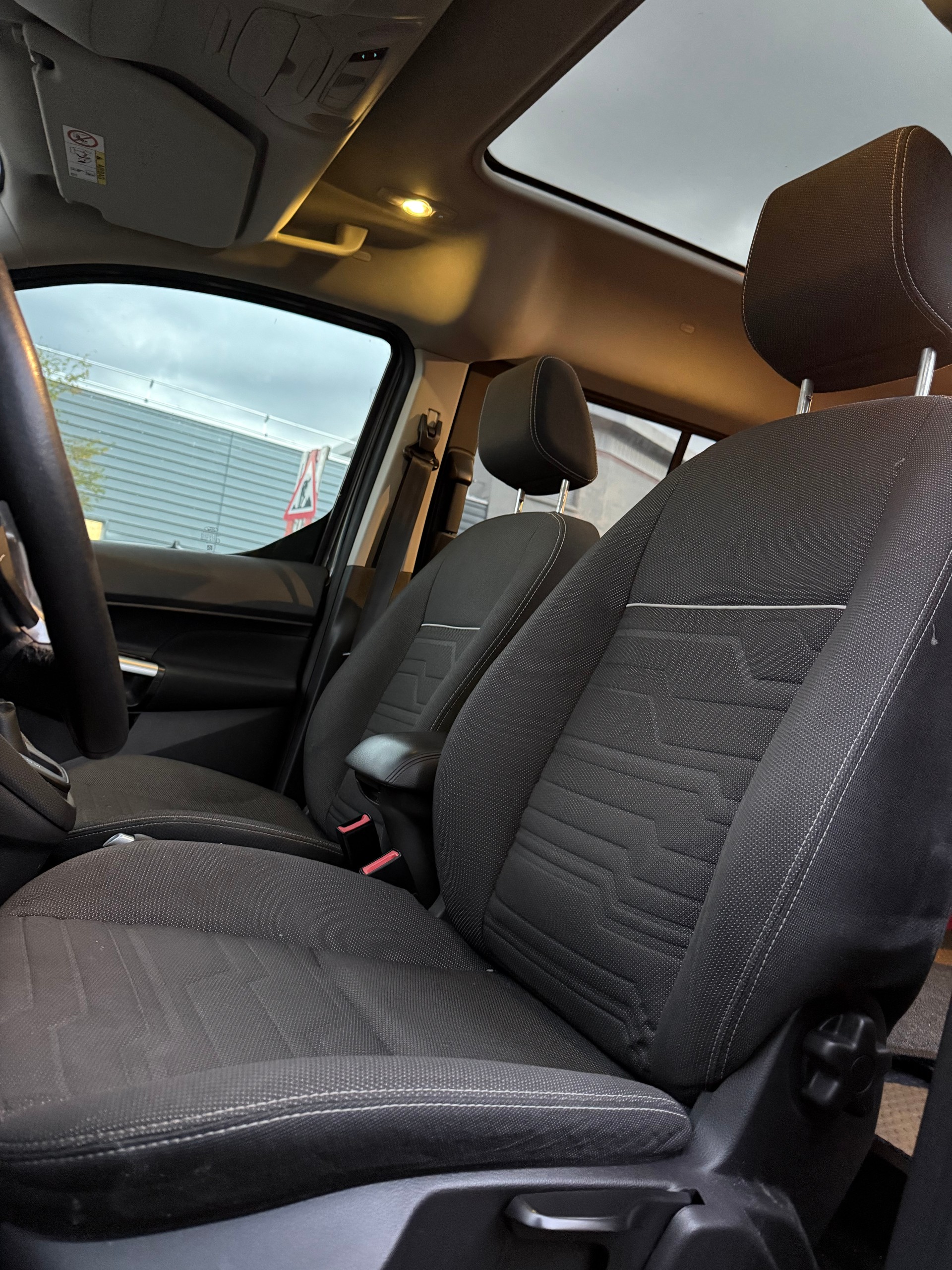 FORD Tourneo Connect 1.5 TDCi Titanium Powershift-image-7