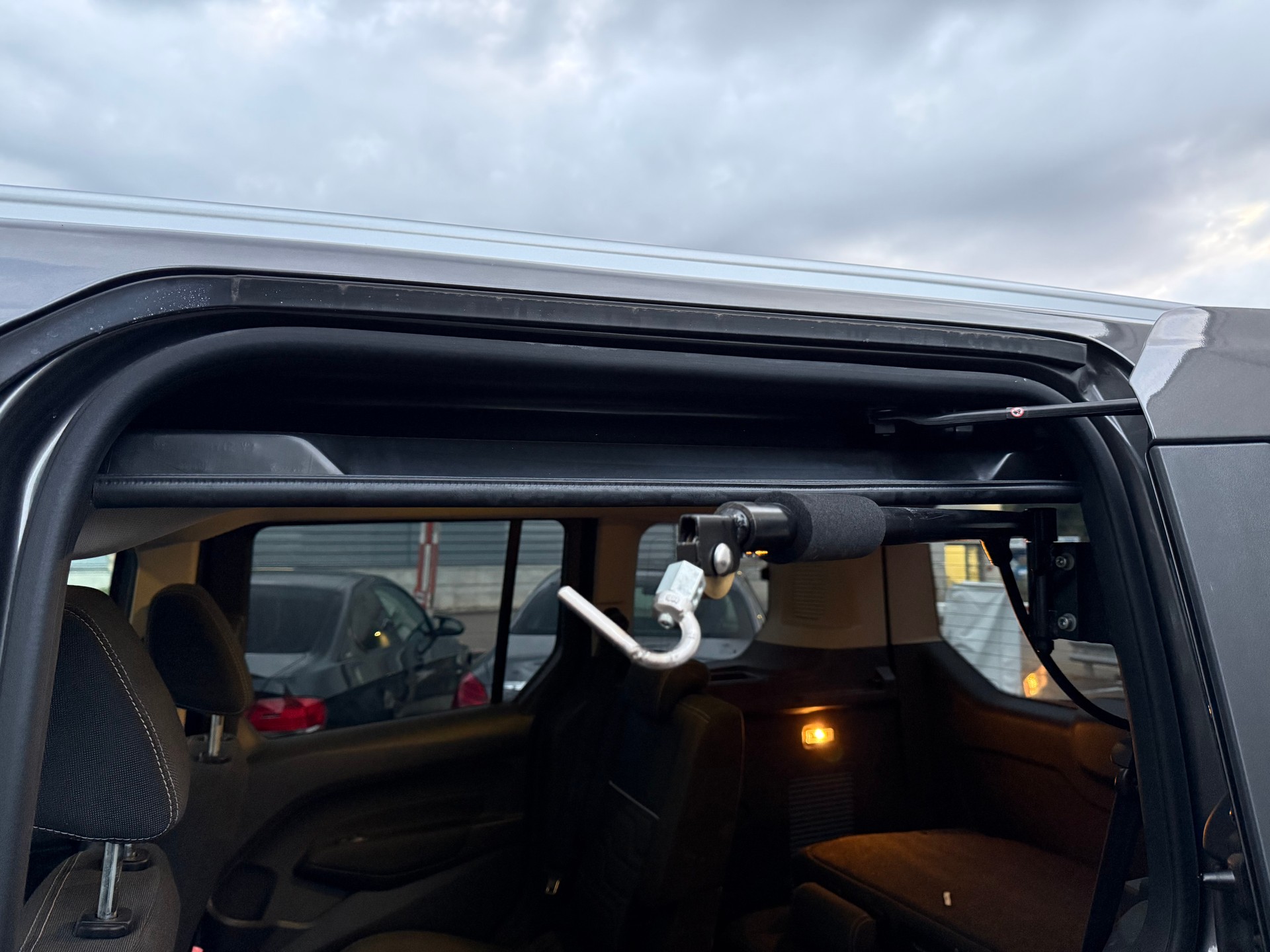 FORD Tourneo Connect 1.5 TDCi Titanium Powershift-image-6