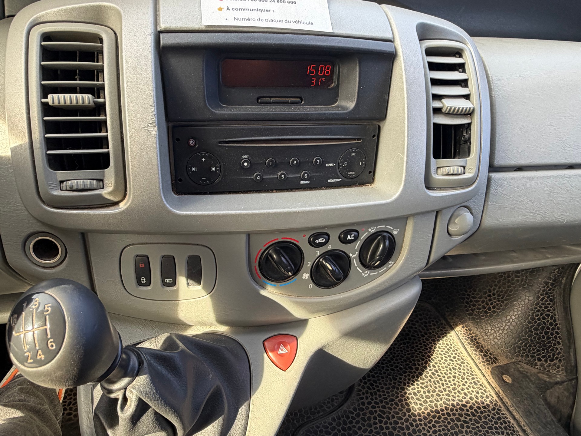 NISSAN PRIMASTAR-image-11