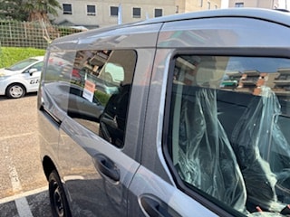 FORD Transit Courier Van 1.0 EcoBoost Trend Automat-image-3