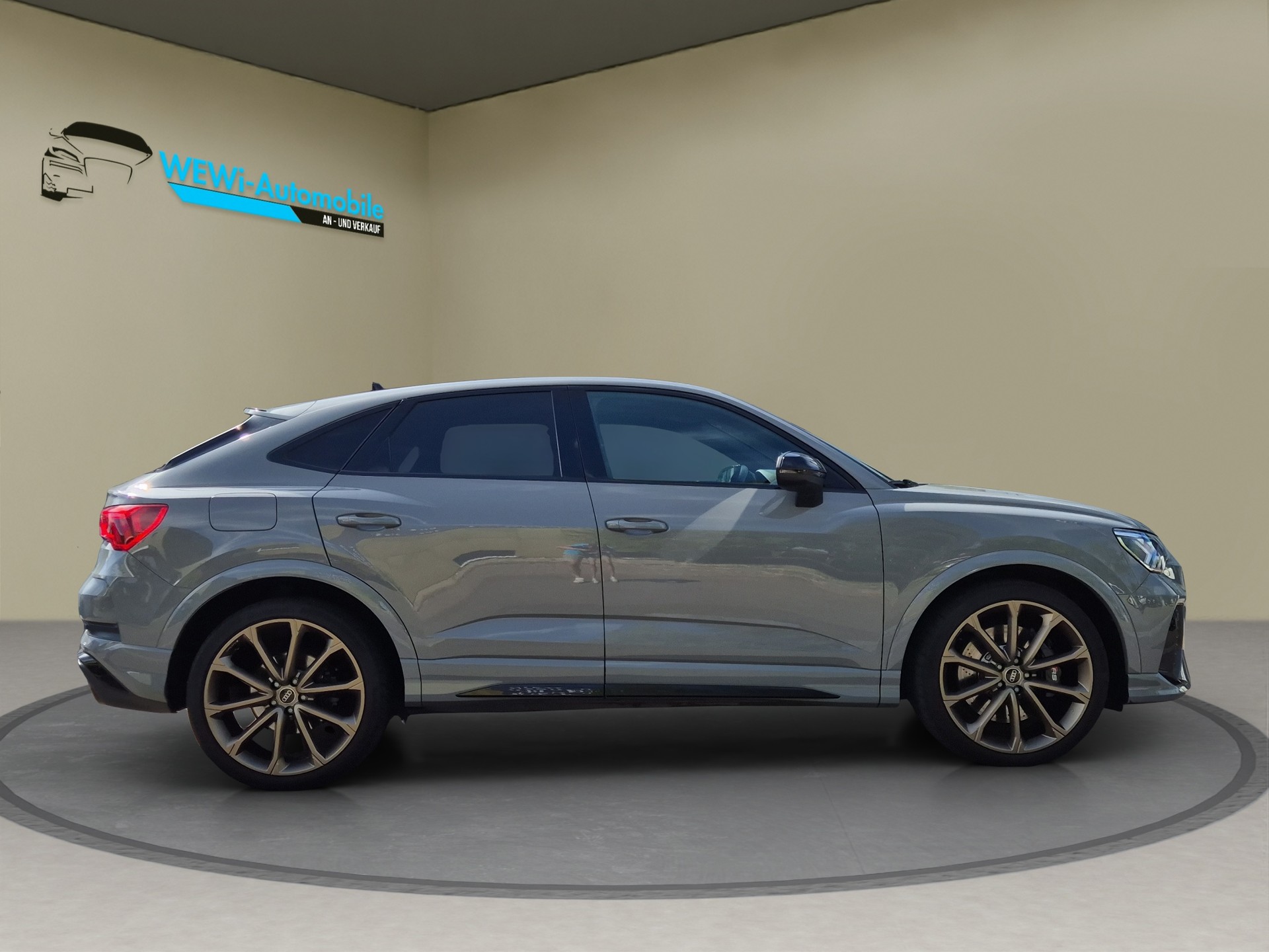 AUDI RS Q3 Sportback quattro S tronic-showroom-element-1