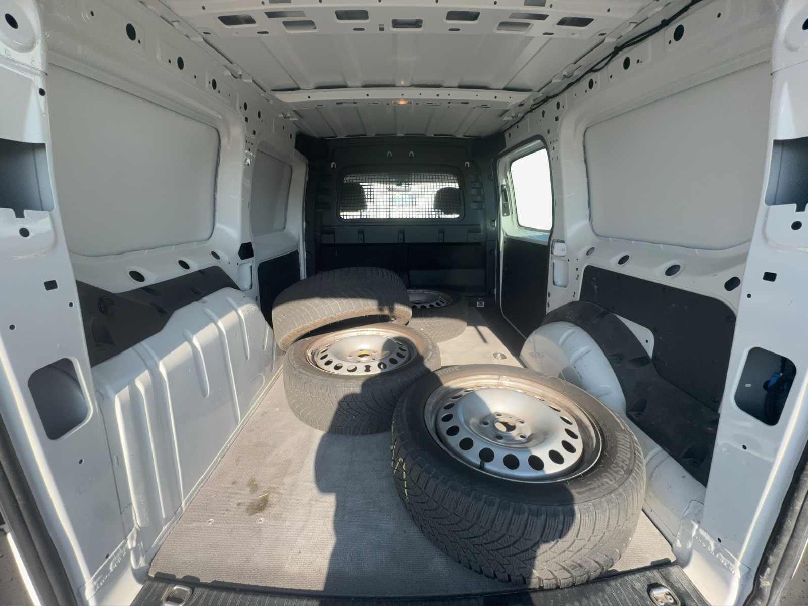VW Caddy Cargo 2.0TDI Maxi 4Motion-image-12