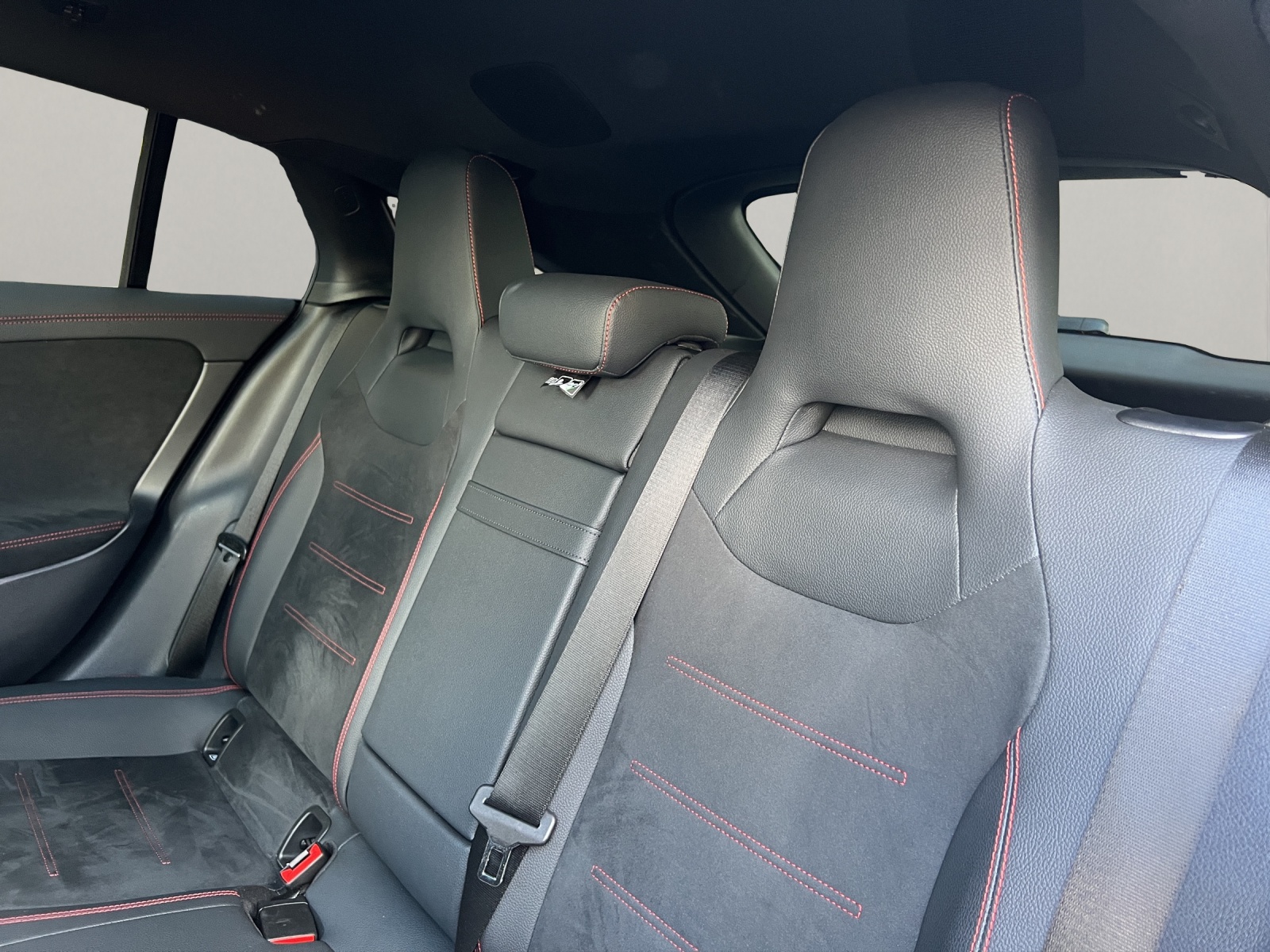 MERCEDES-BENZ CLA 250 e EQ Star AMG Line Shooting Brake-image-13