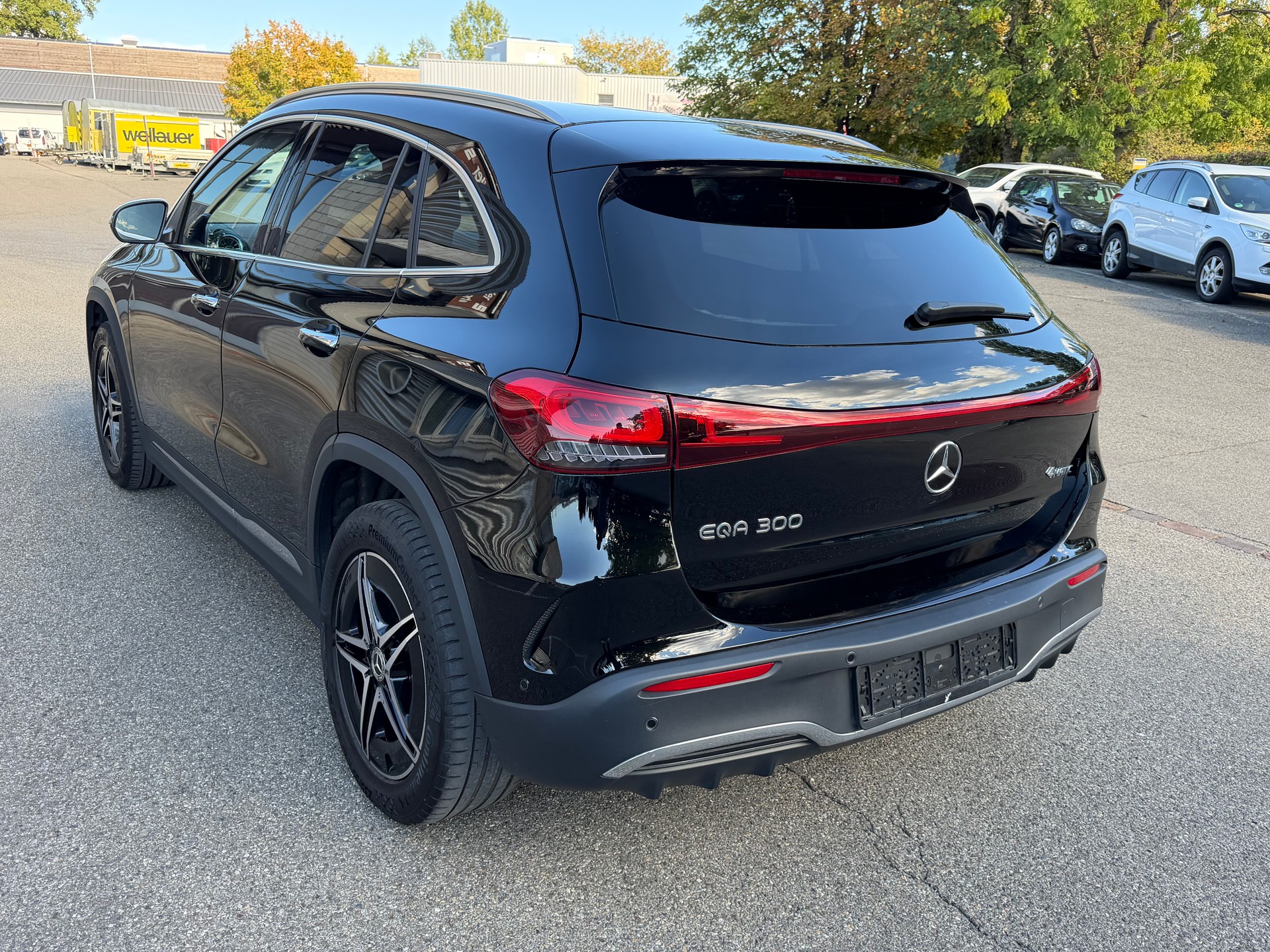 MERCEDES-BENZ EQA 300 AMG Line 4Matic-image-3