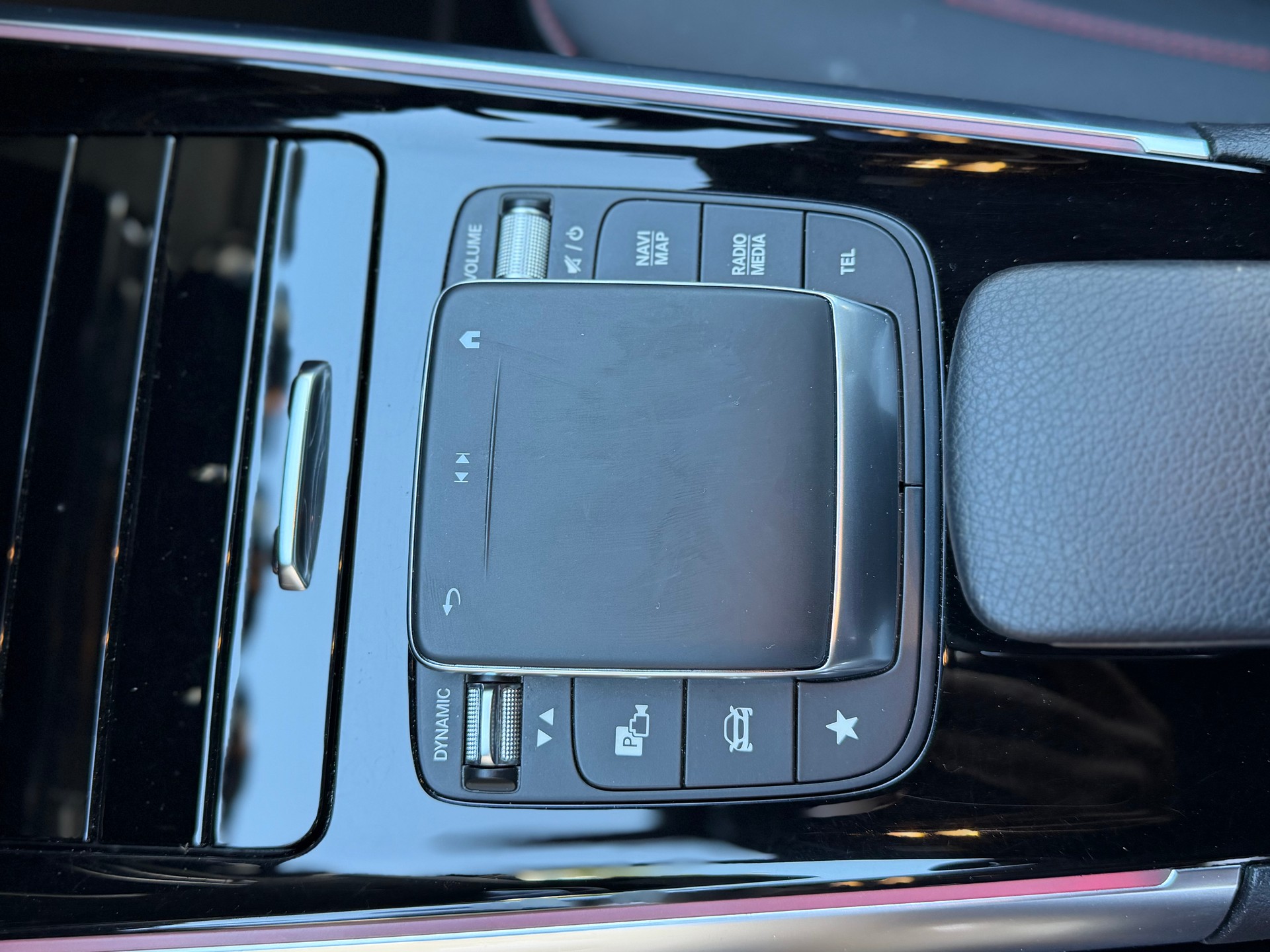 MERCEDES-BENZ EQA 300 AMG Line 4Matic-image-7