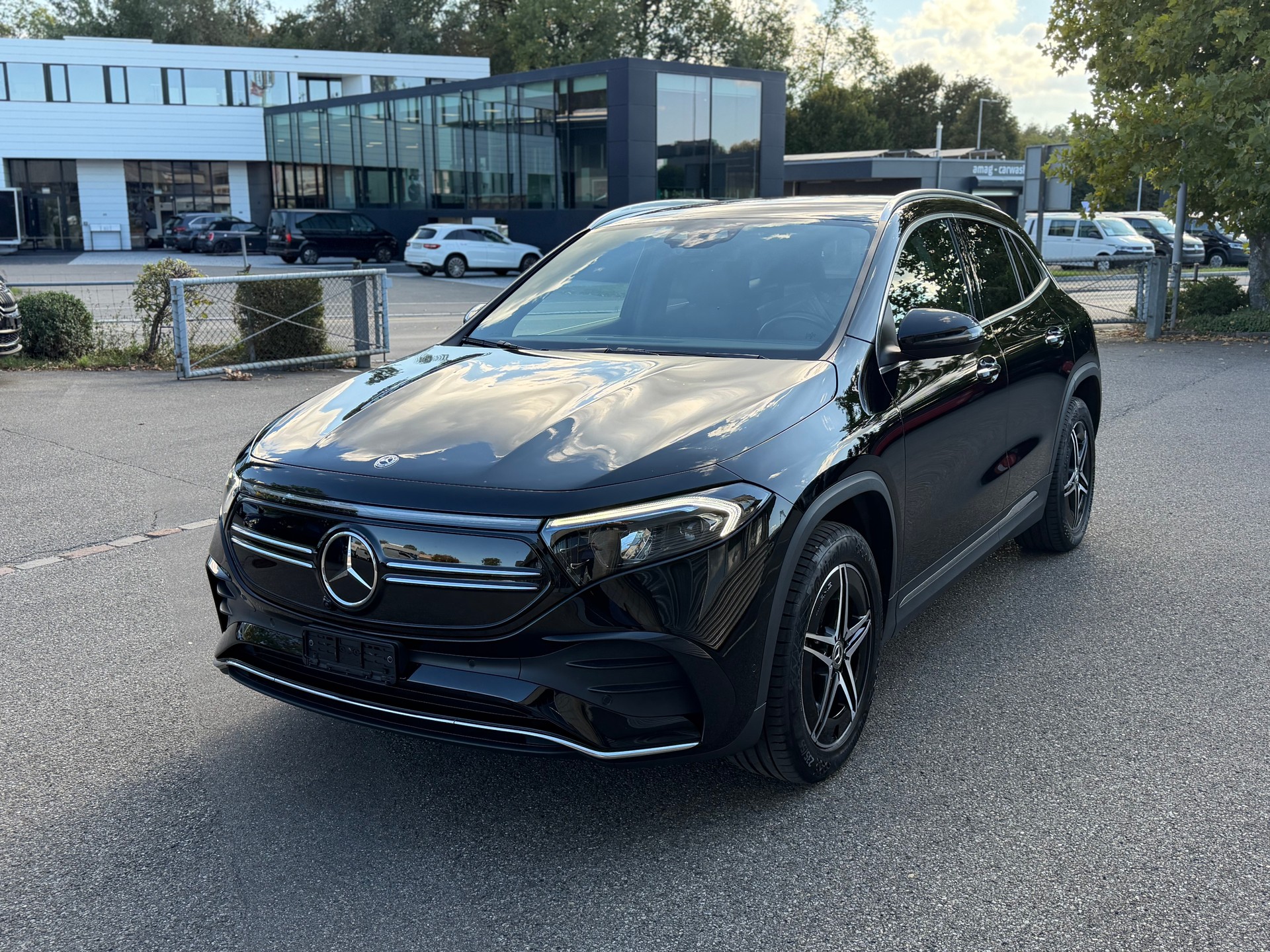 MERCEDES-BENZ EQA 300 AMG Line 4Matic-image-11
