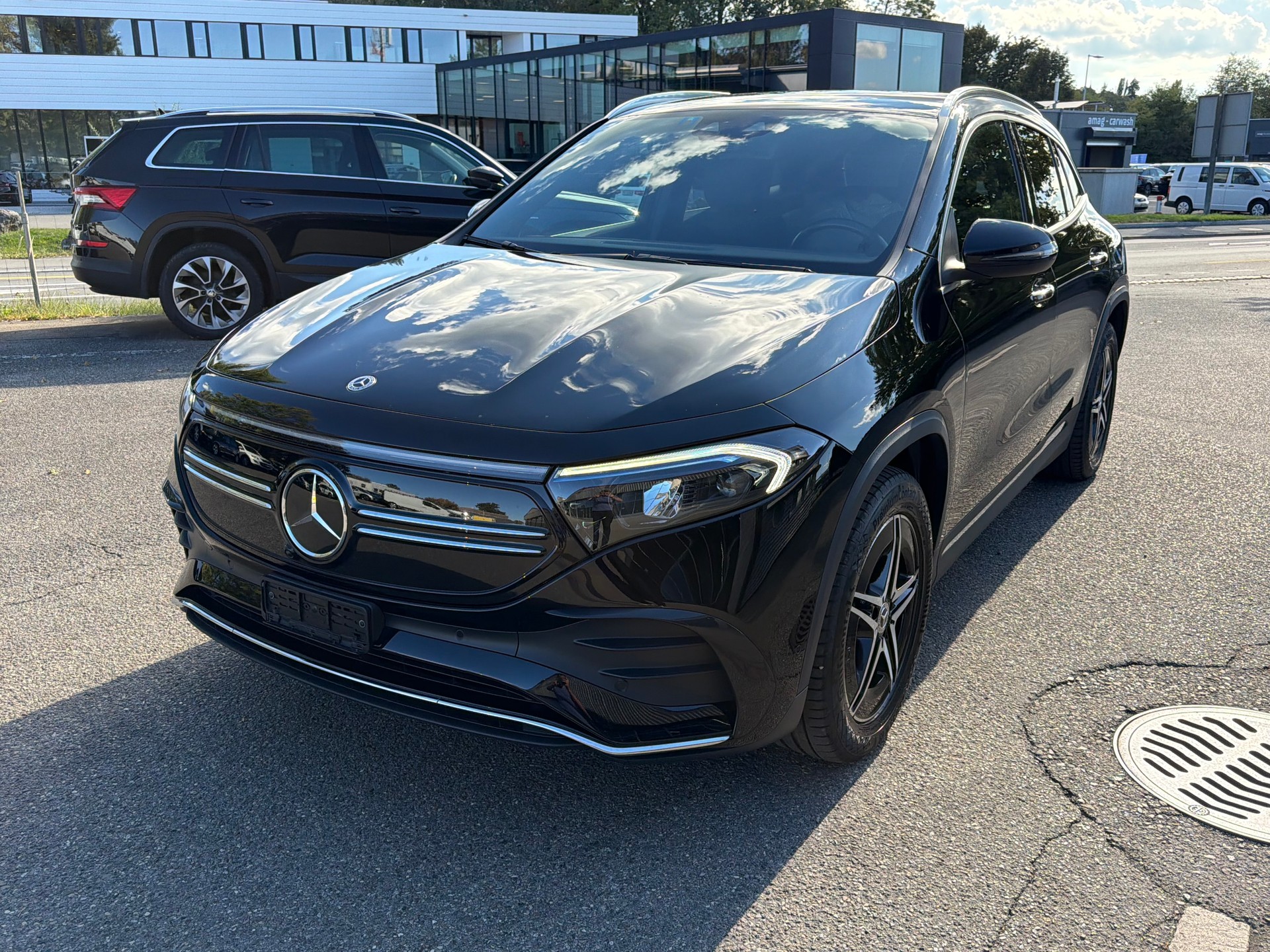 MERCEDES-BENZ EQA 300 AMG Line 4Matic-image-1