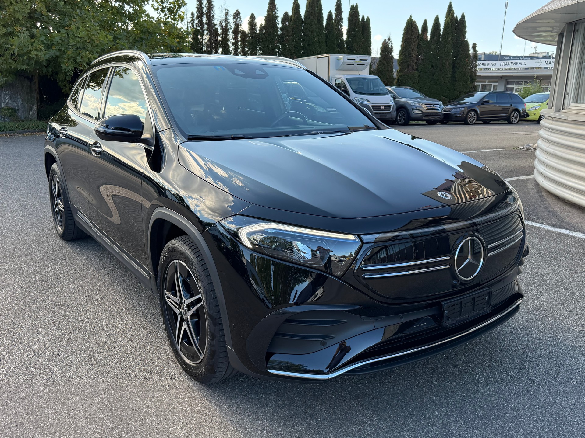 MERCEDES-BENZ EQA 300 AMG Line 4Matic-image-12
