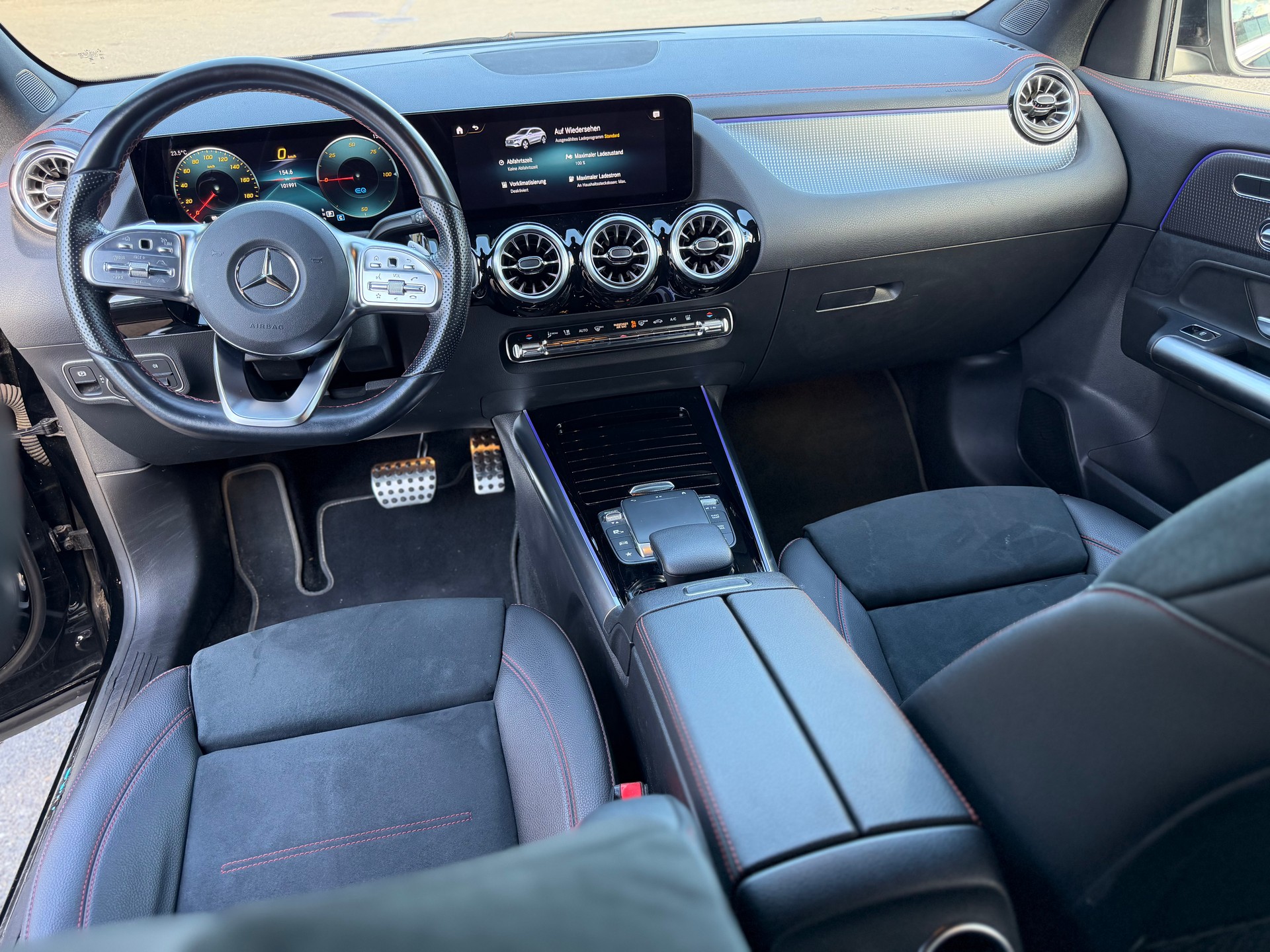 MERCEDES-BENZ EQA 300 AMG Line 4Matic-image-5