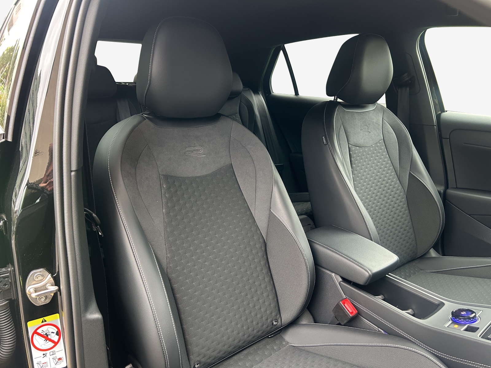 VW T-Roc 1.5 eTSI mHEV R-Line DSG-image-13
