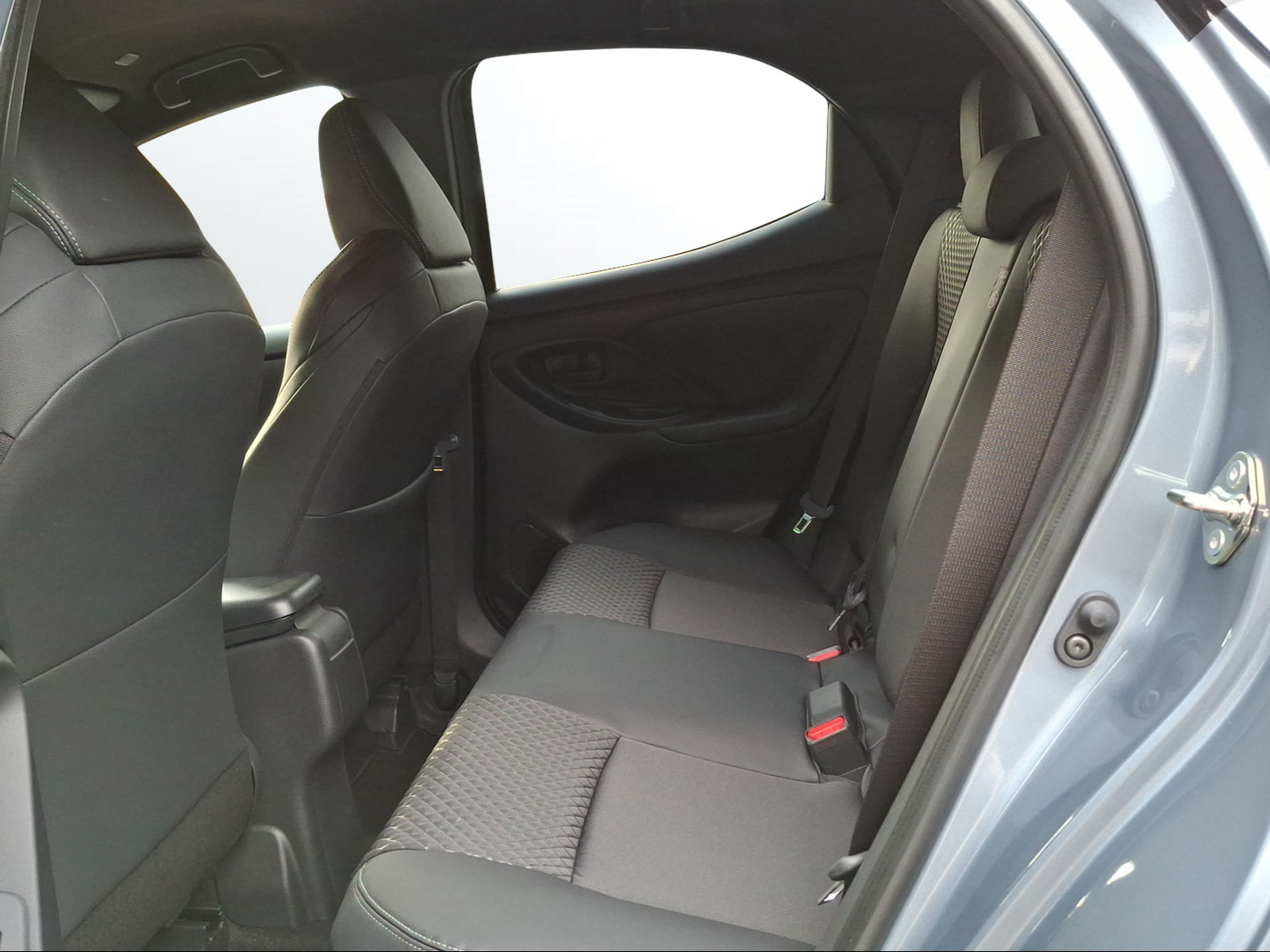 TOYOTA Yaris 1.5 Premium e-CVT-image-11
