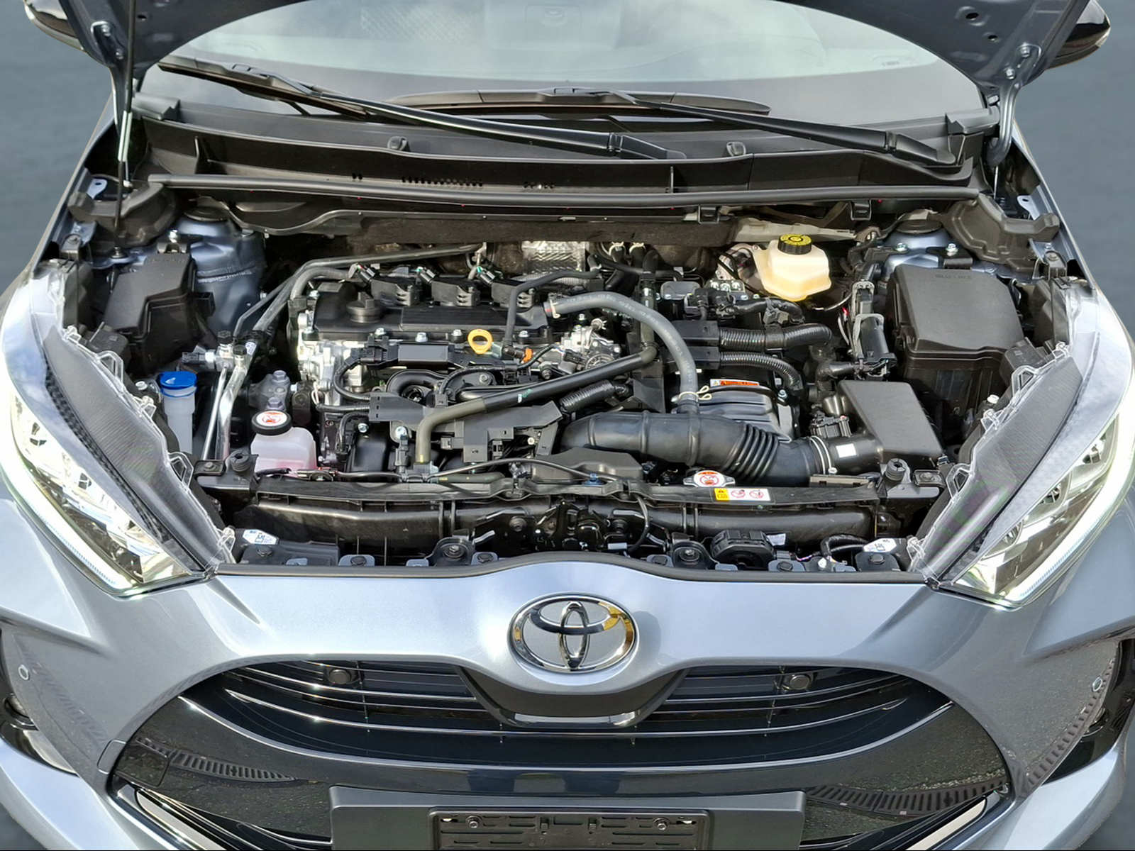 TOYOTA Yaris 1.5 Premium e-CVT-image-13