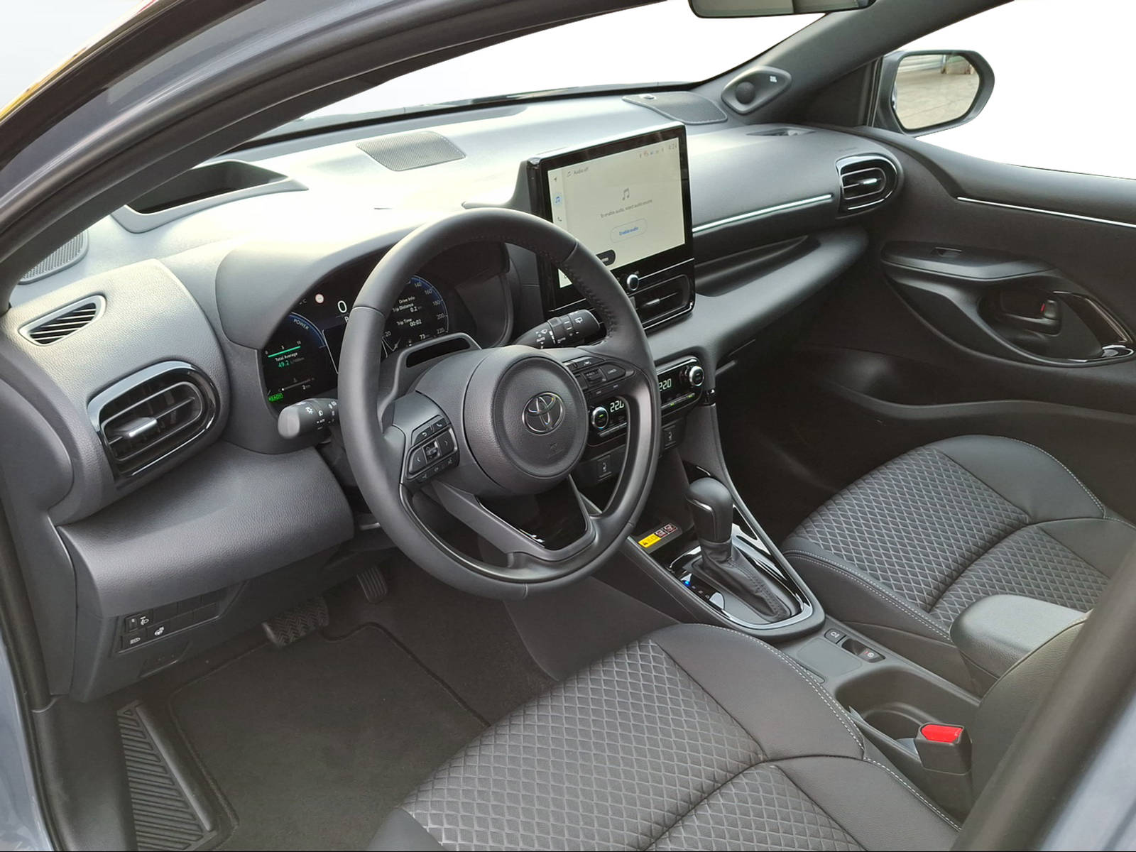 TOYOTA Yaris 1.5 Premium e-CVT-image-9