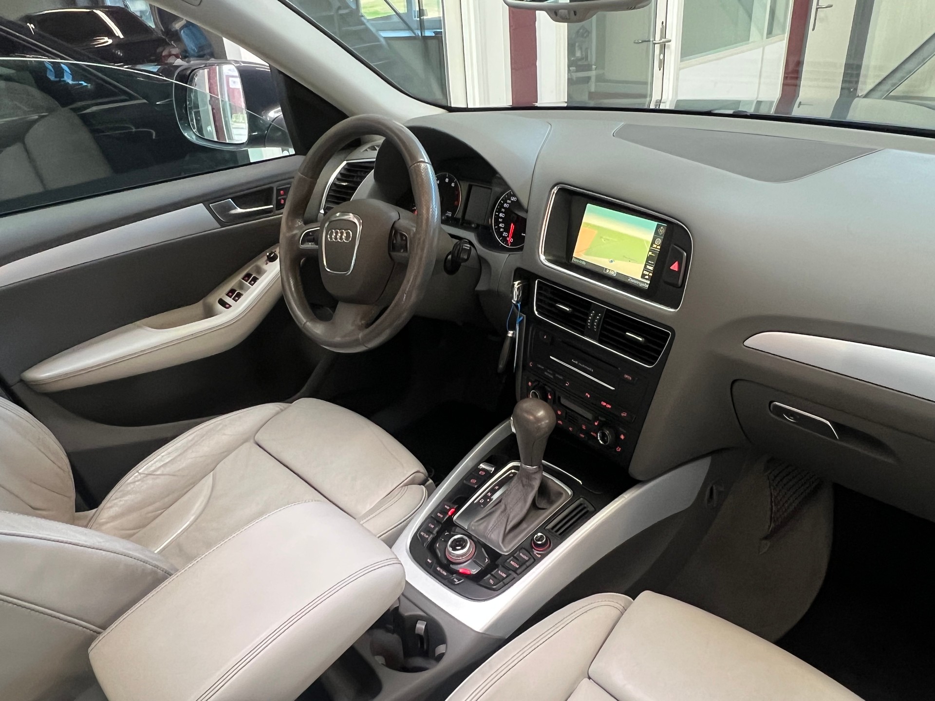 AUDI Q5 2.0TFSI QUATTRO S-TRONIC-image-12