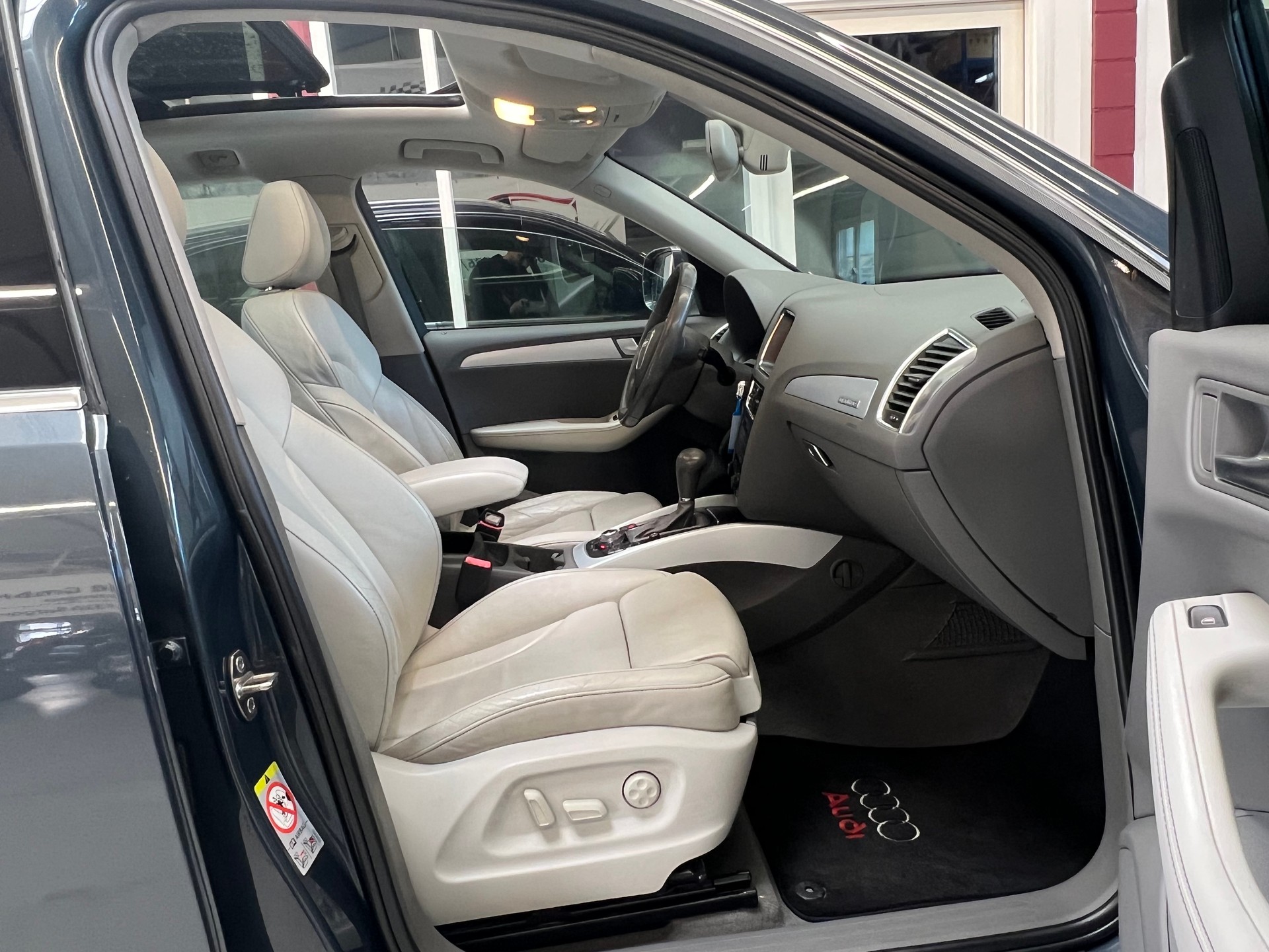 AUDI Q5 2.0TFSI QUATTRO S-TRONIC-image-13