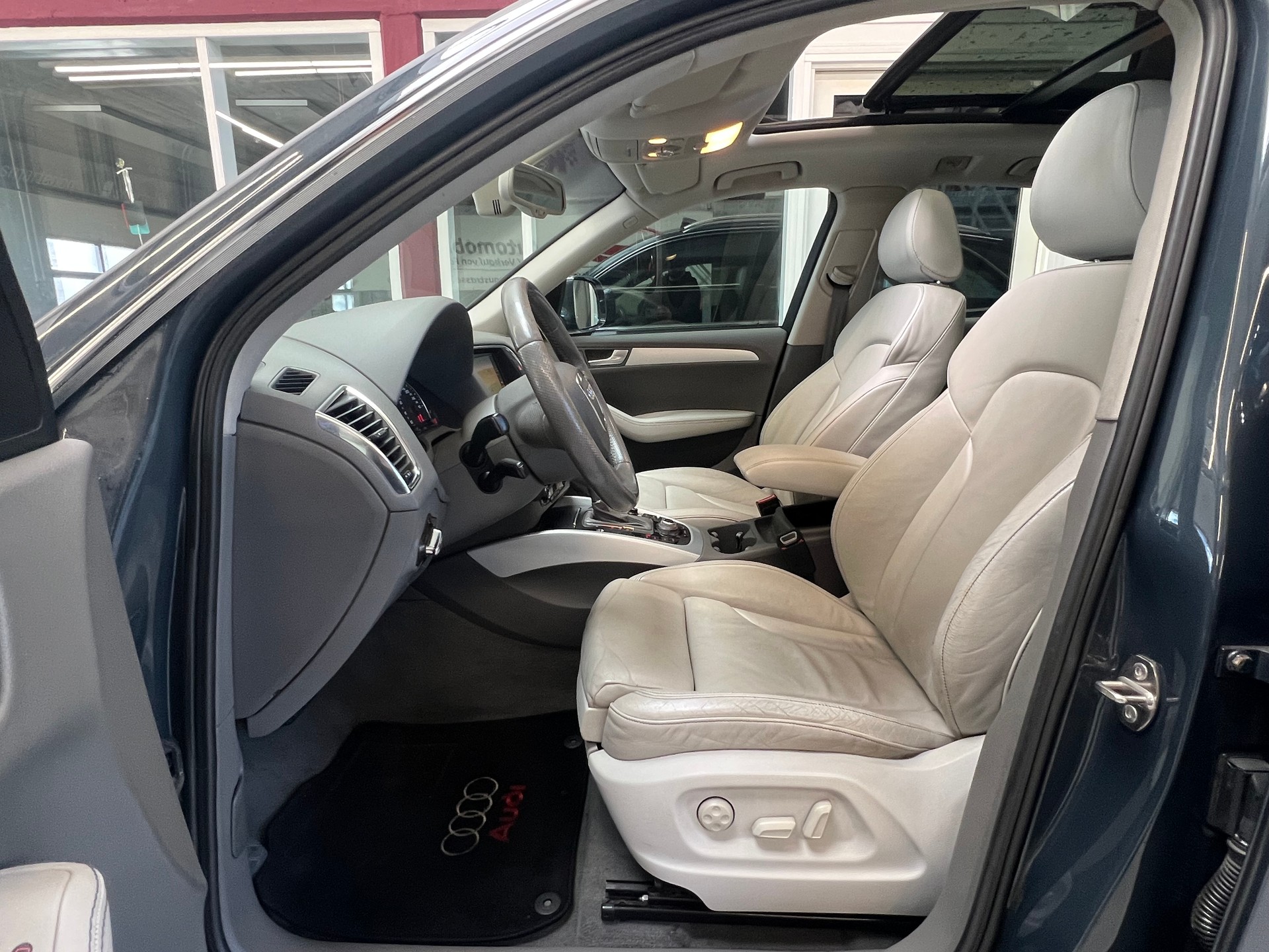 AUDI Q5 2.0TFSI QUATTRO S-TRONIC-image-10