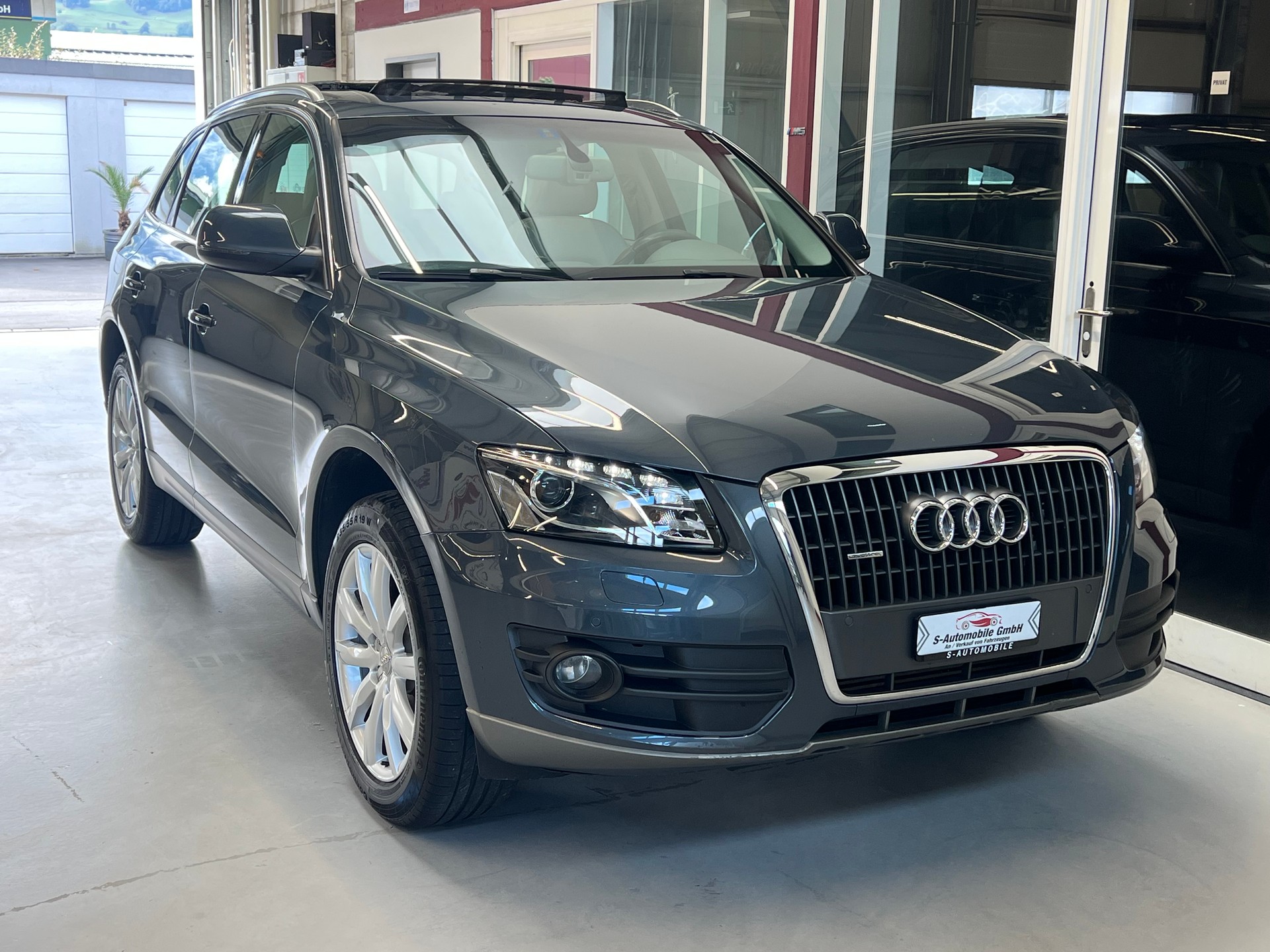 AUDI Q5 2.0TFSI QUATTRO S-TRONIC-image-9