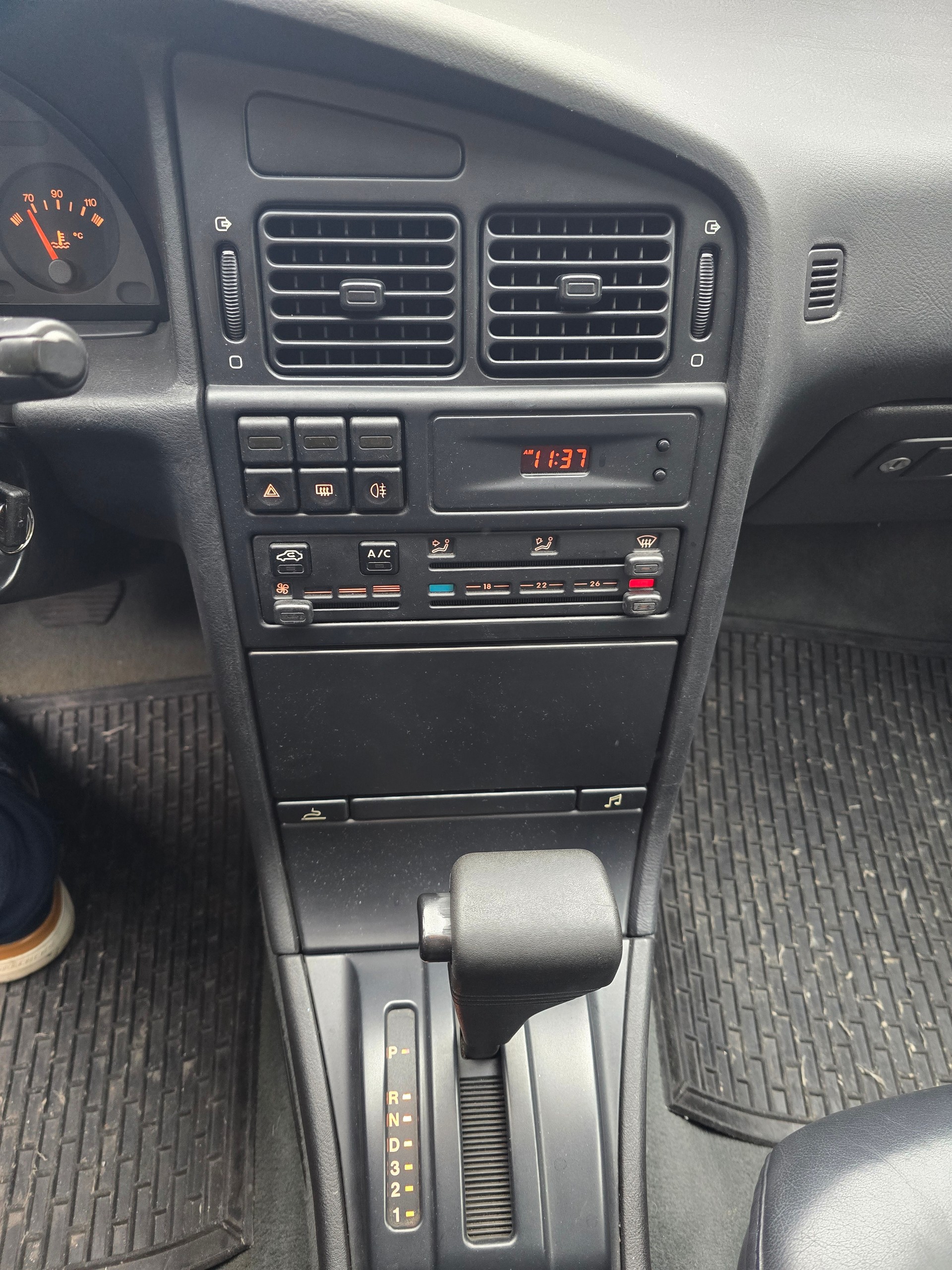 PEUGEOT 405 2.0 SRI Suisse-image-11