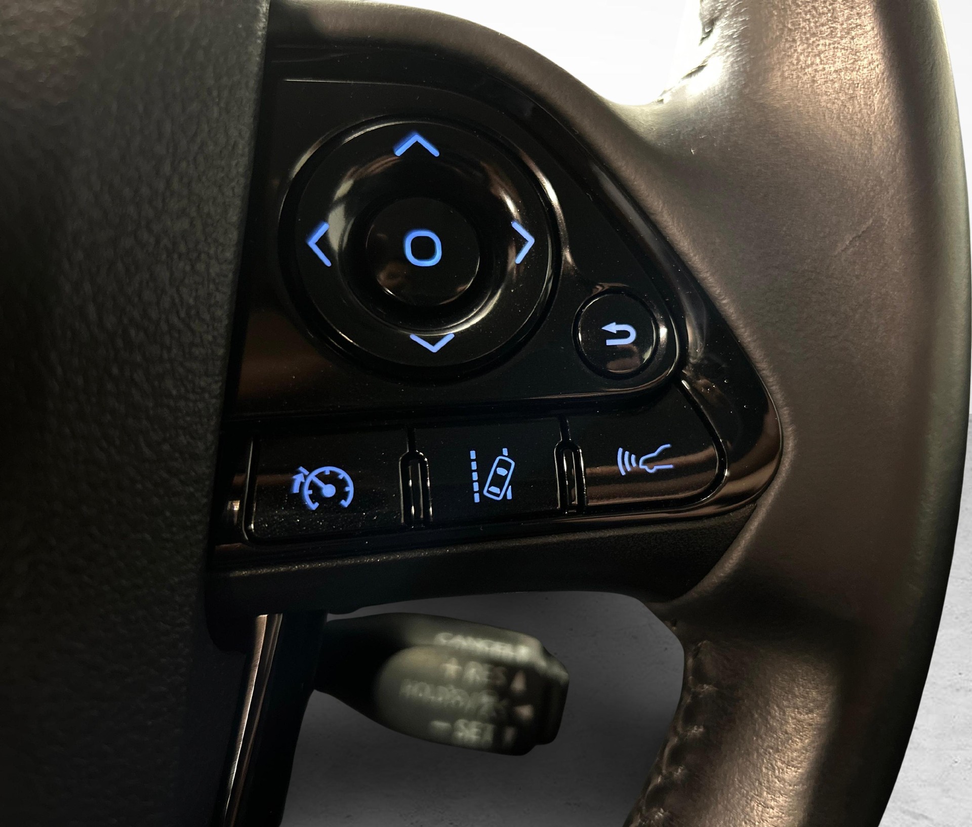 TOYOTA Prius 1.8 VVTi HSD Premium-image-17