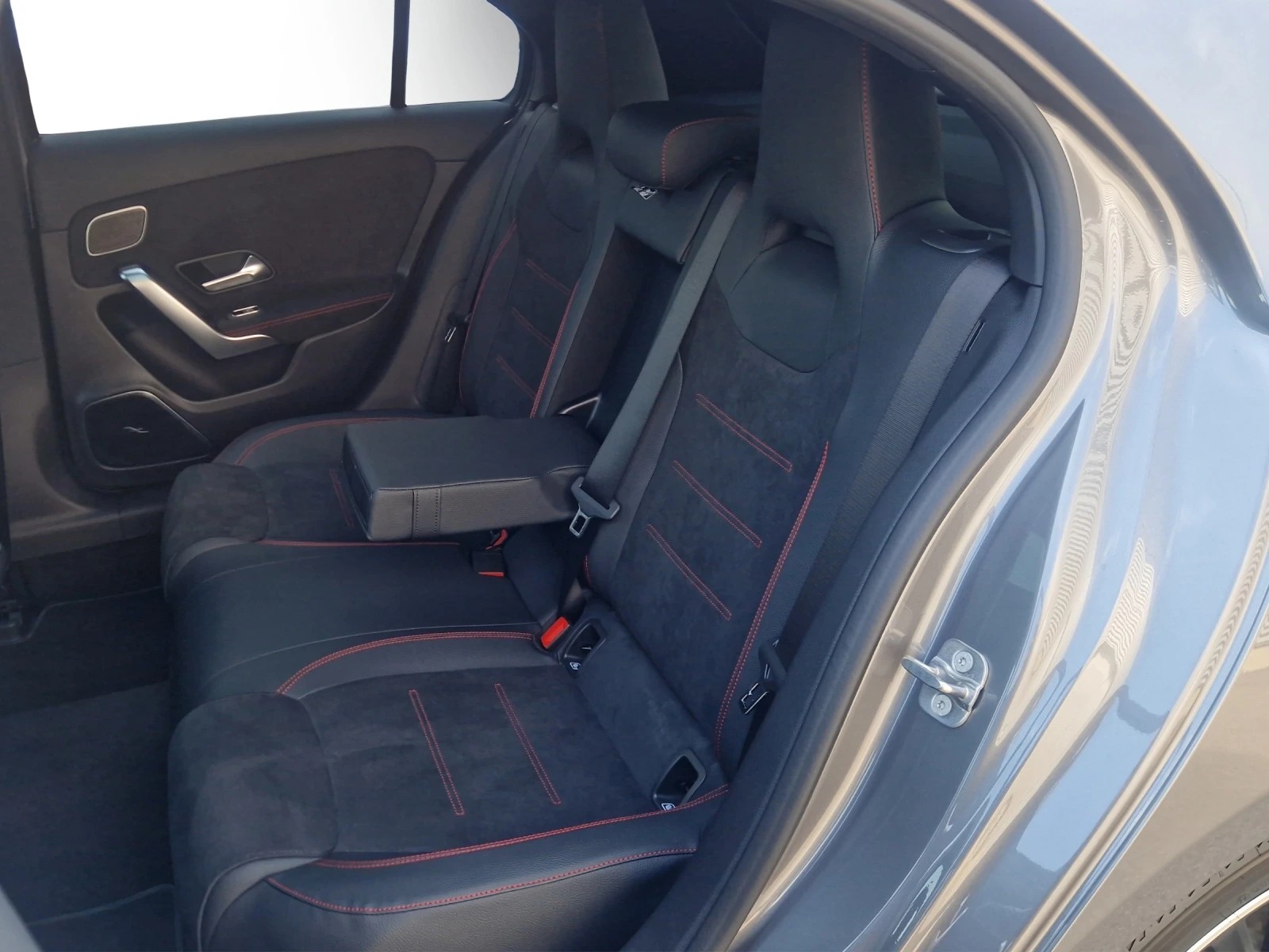MERCEDES-BENZ A 220 4Matic 8G-DCT-image-9