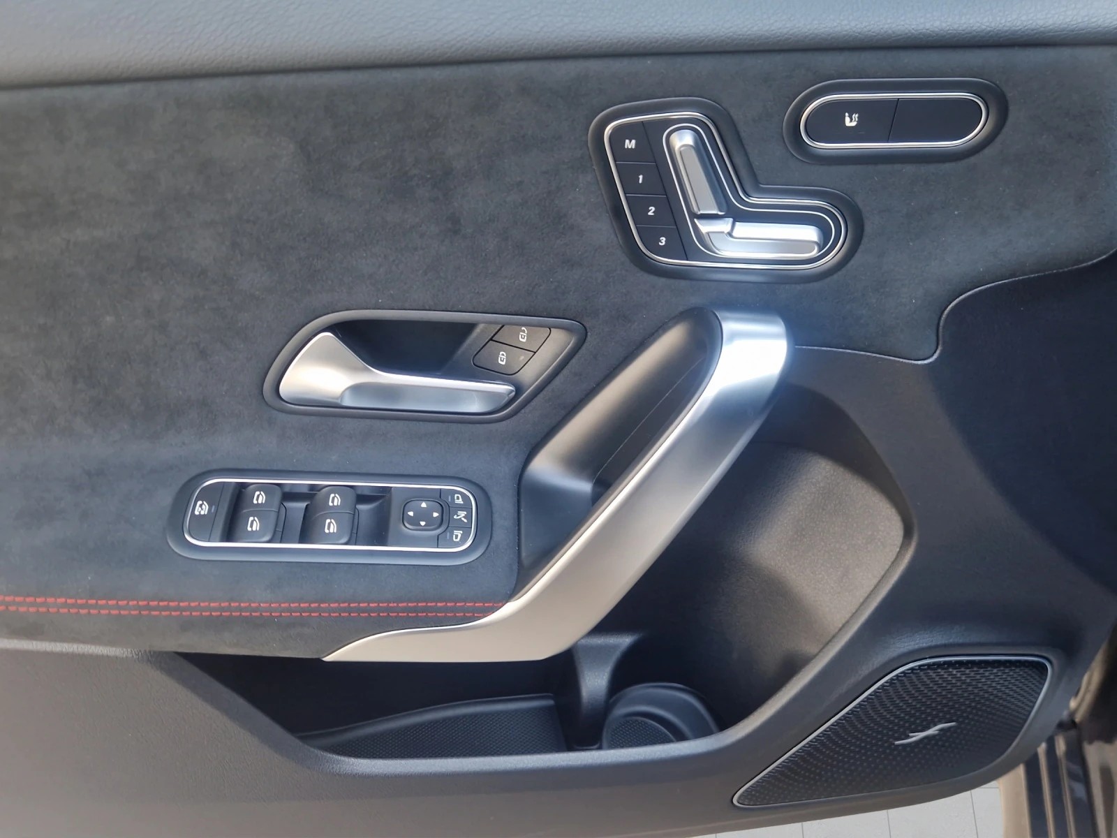 MERCEDES-BENZ A 220 4Matic 8G-DCT-image-11