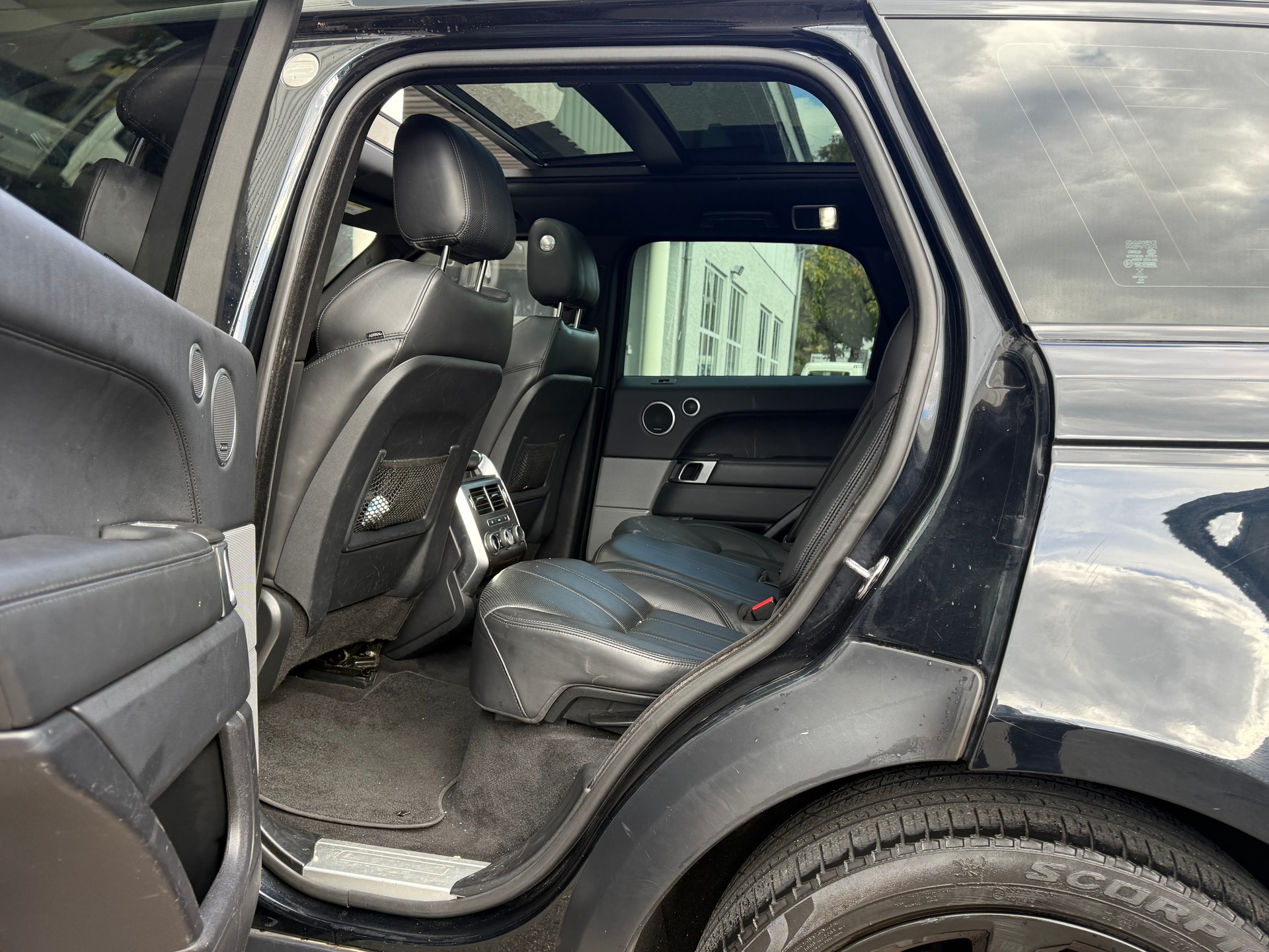 LAND ROVER Range Rover Sport 3.0 SDV6 Autobiography Automatic-image-12